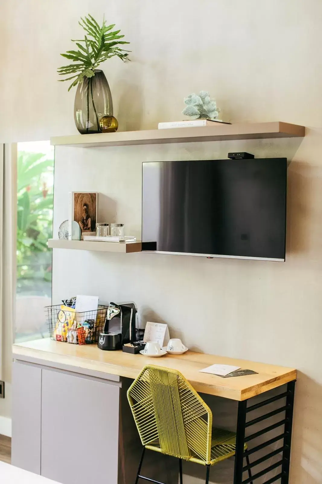 Seating area, Kitchen/Kitchenette in Mother Earth Luxury Boutique Hotel, Restaurant & Spa