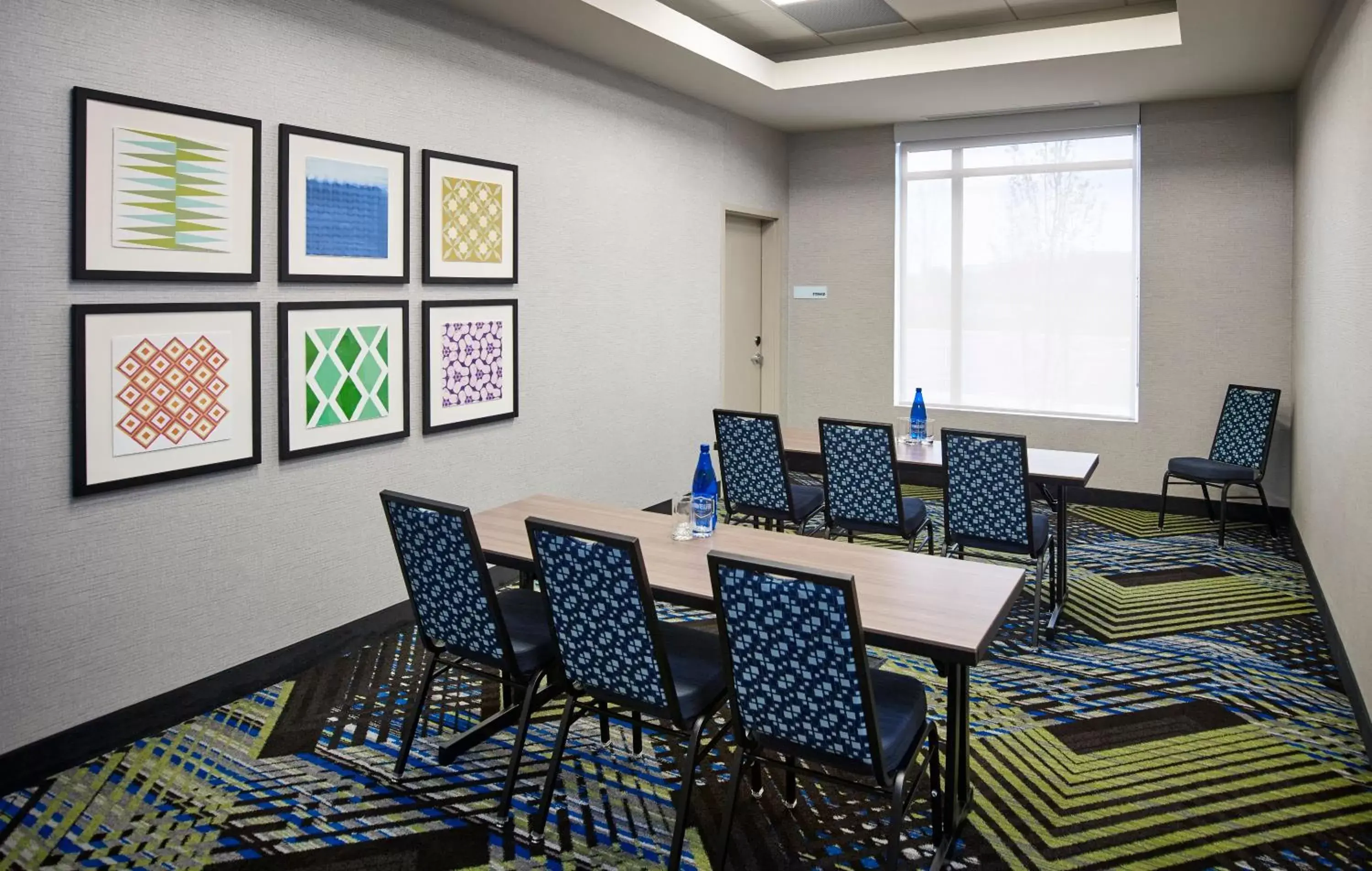 Meeting/conference room in Holiday Inn Express Niagara-On-The-Lake, an IHG Hotel