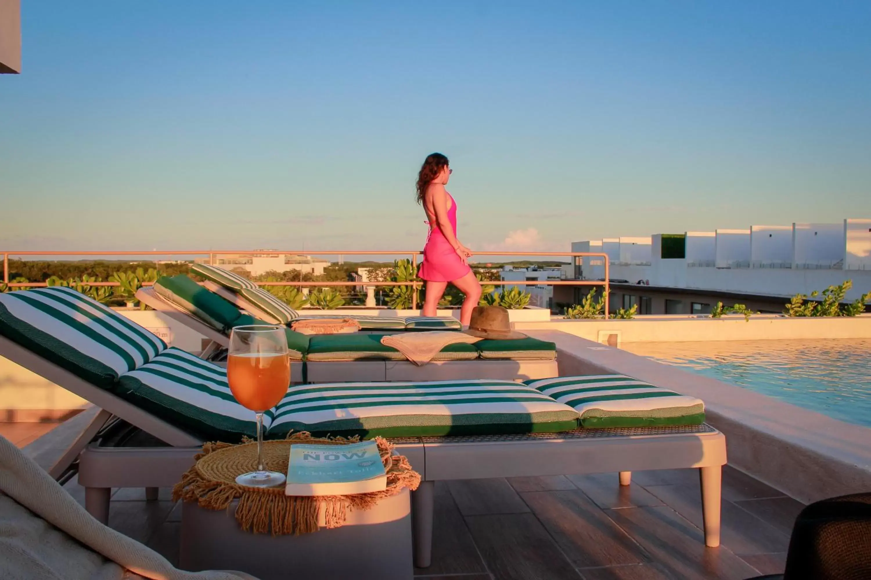 Balcony/Terrace, Swimming Pool in Gama 09 Apartments