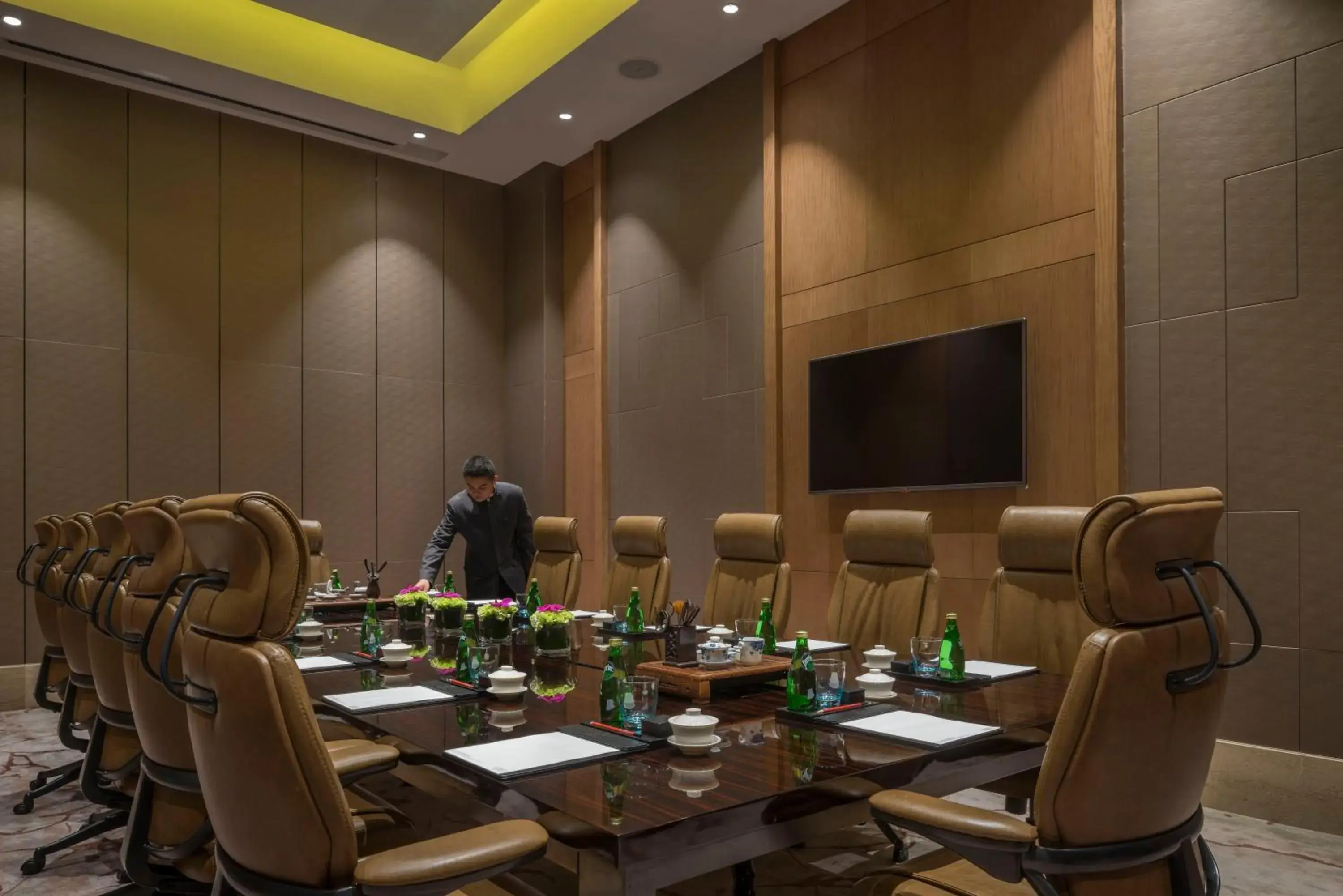 Meeting/conference room, Business Area/Conference Room in HUALUXE Yangjiang City Center, an IHG Hotel