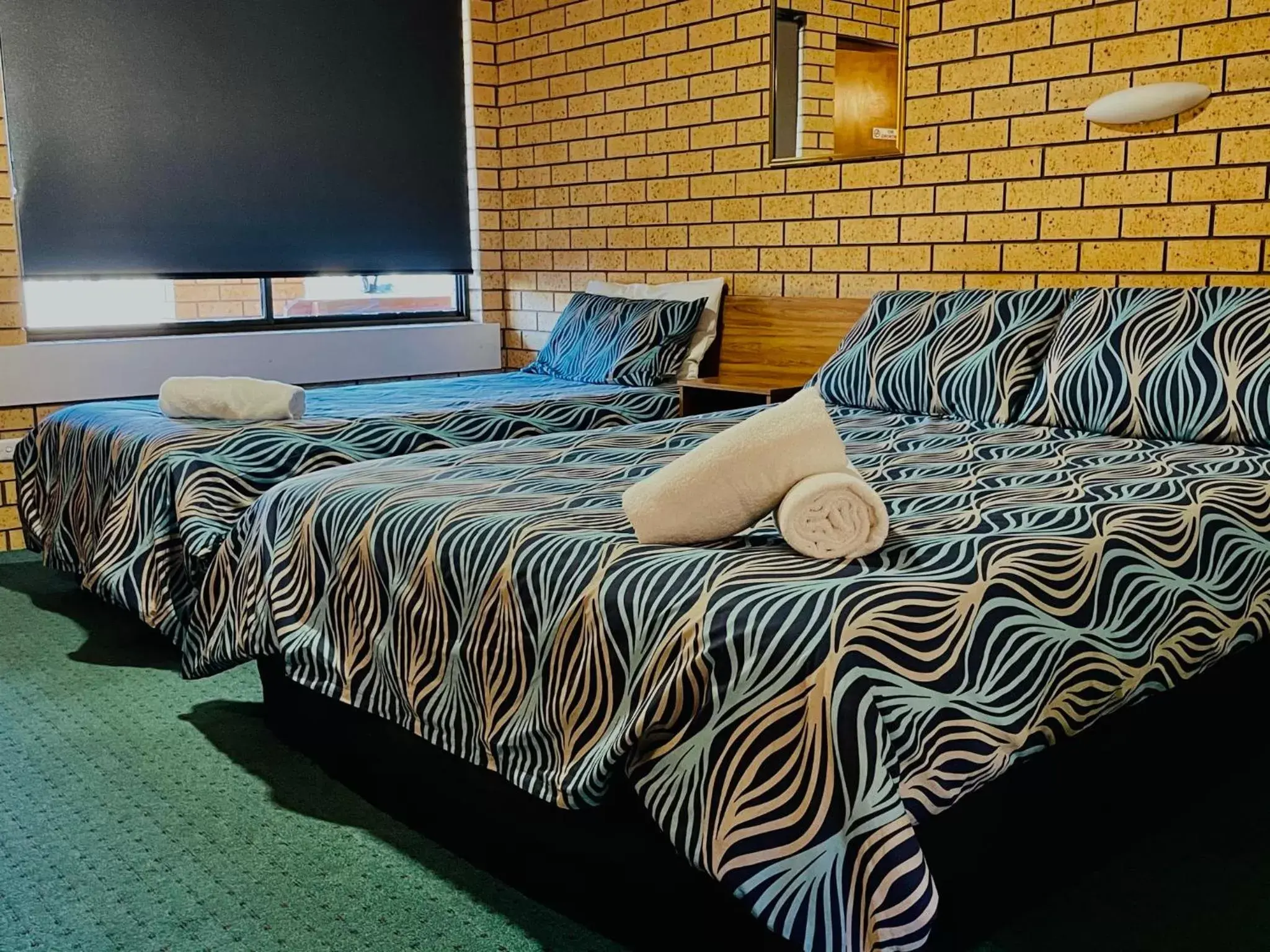 Bed in Lake Mulwala Hotel