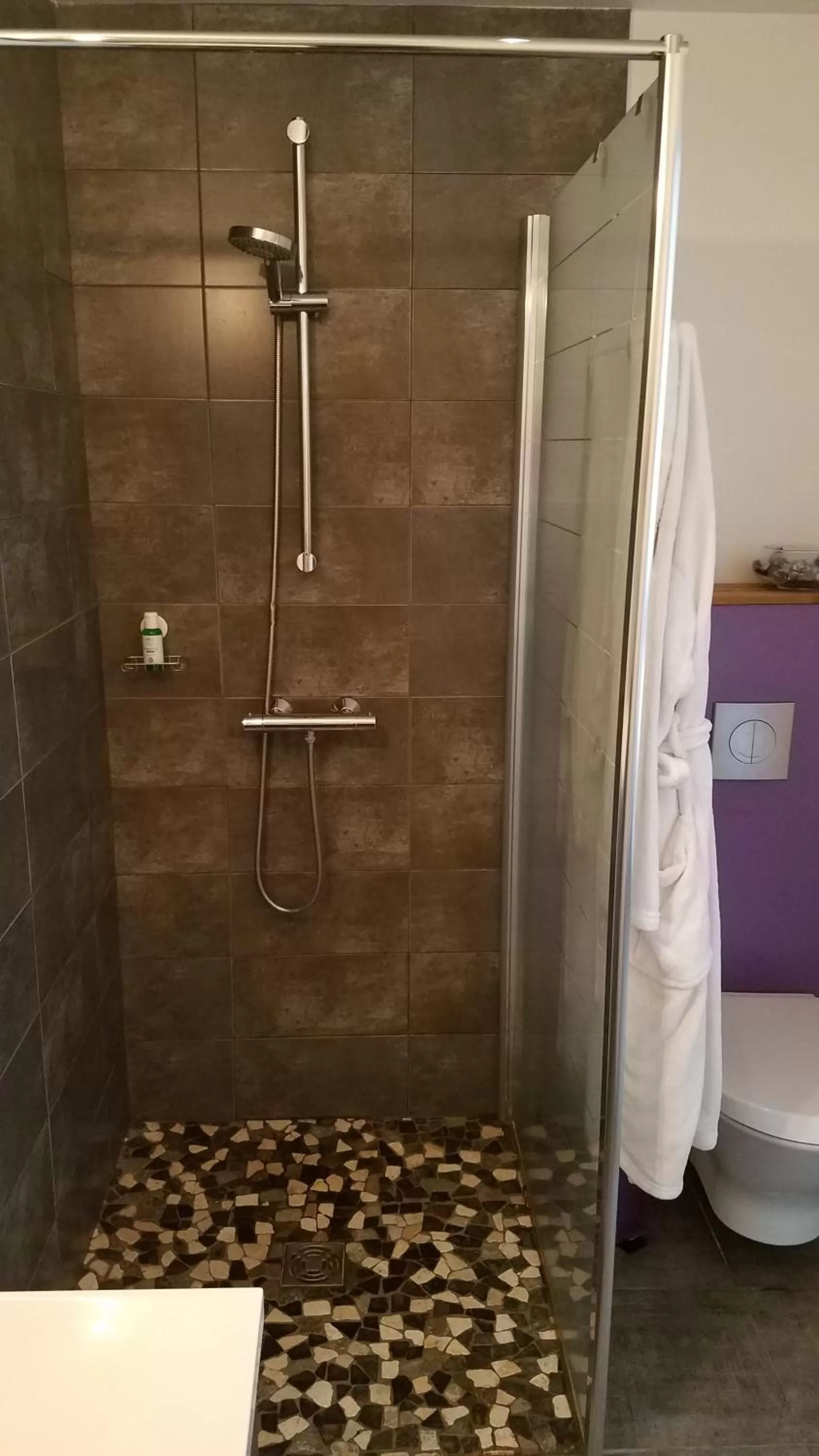 Shower in Château Besson