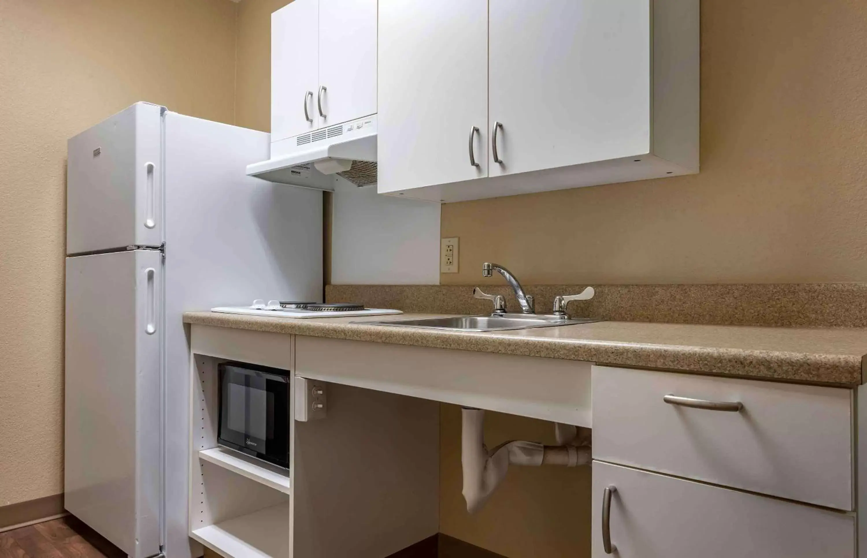 Bedroom, Kitchen/Kitchenette in Extended Stay America Suites - Pittsburgh - West Mifflin