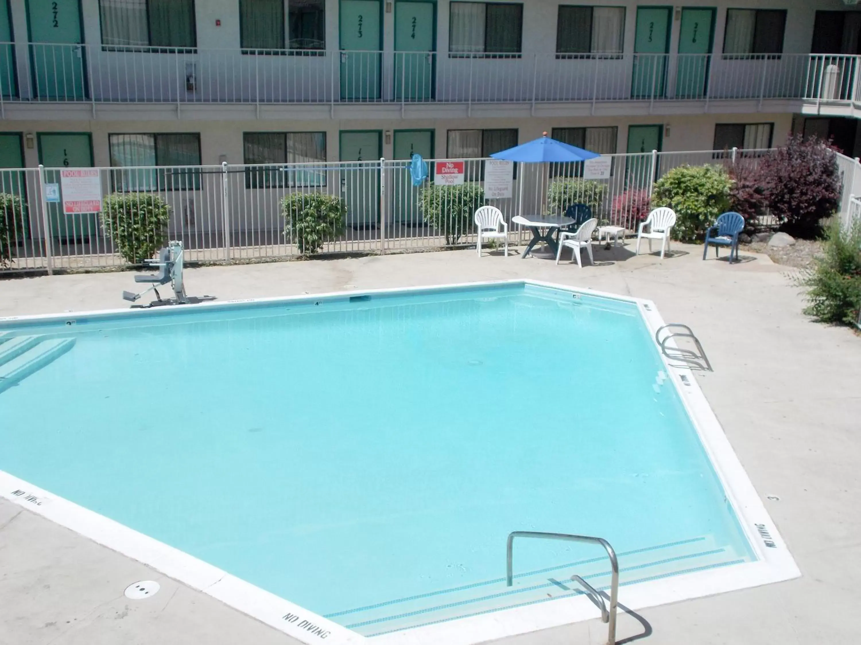 Swimming Pool in Motel 6-Reno, NV - Livestock Events Center