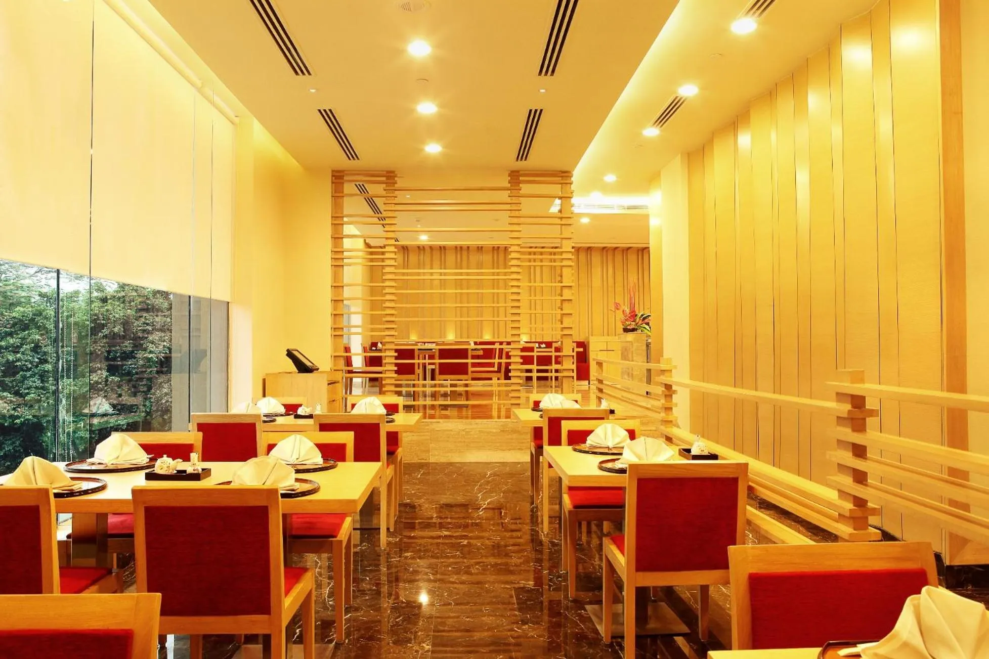 Restaurant/places to eat in The Metropolitan Hotel & Spa New Delhi