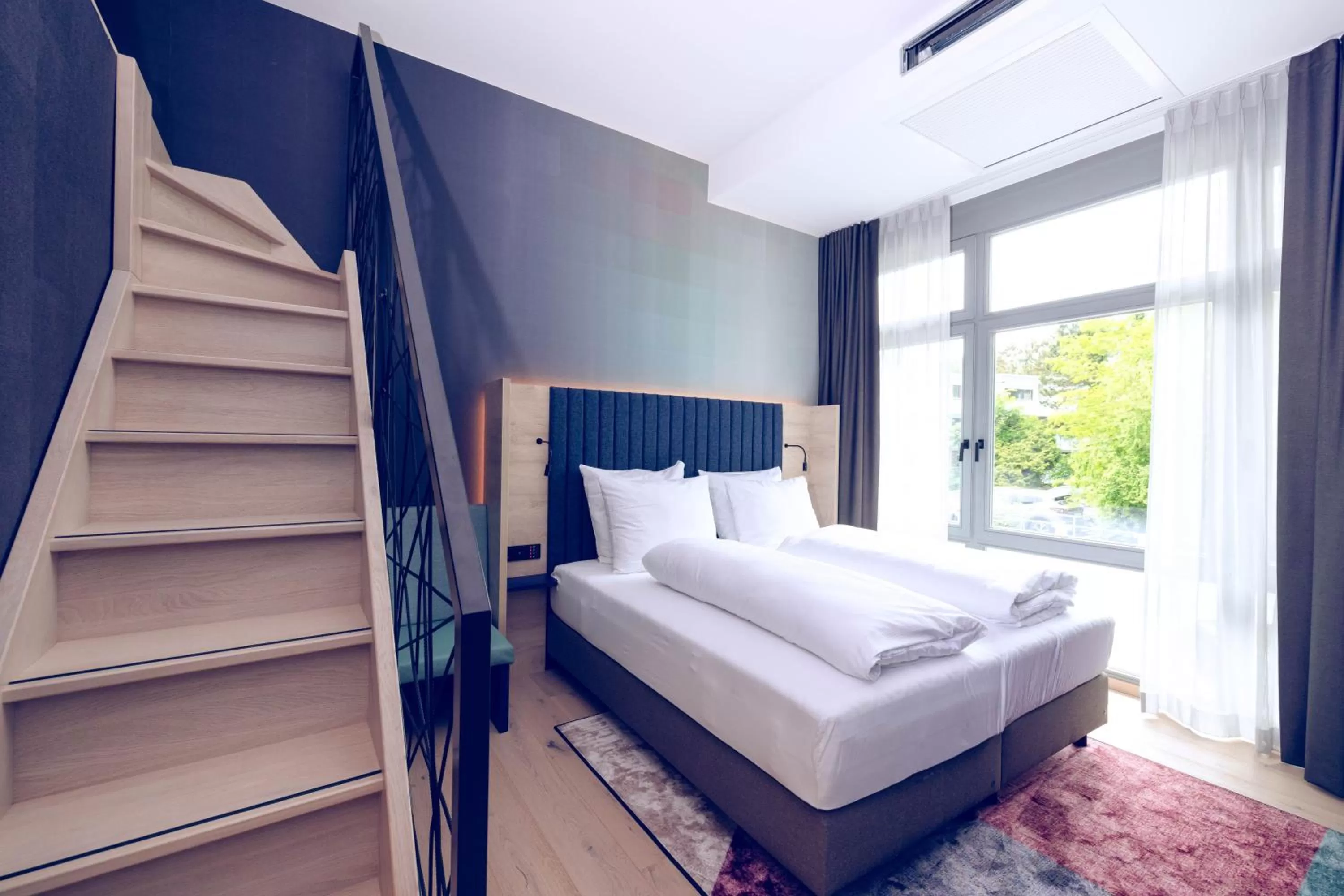 Photo of the whole room, Bed in The Flamingo