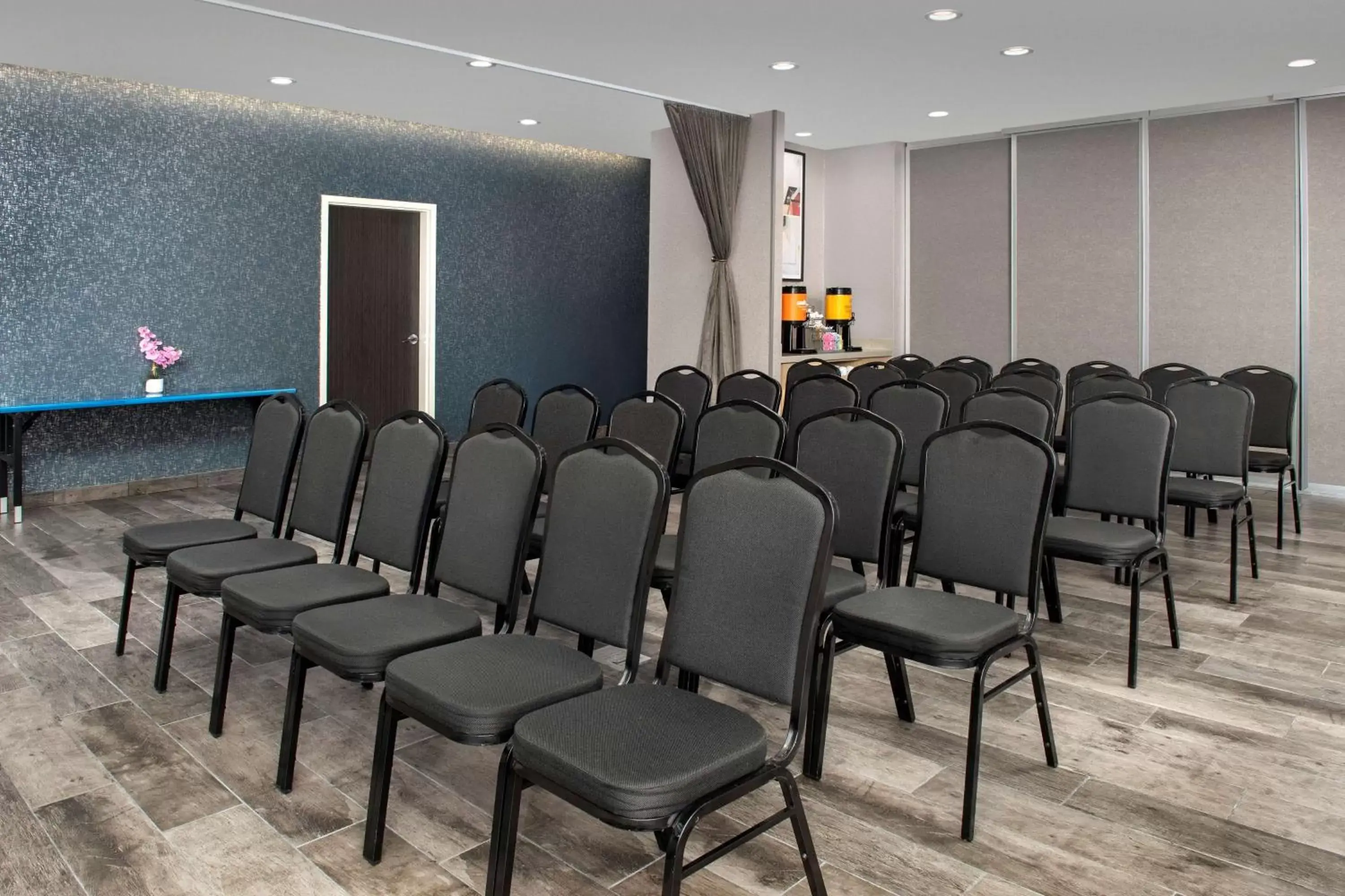 Meeting/conference room in Home2 Suites By Hilton Murfreesboro