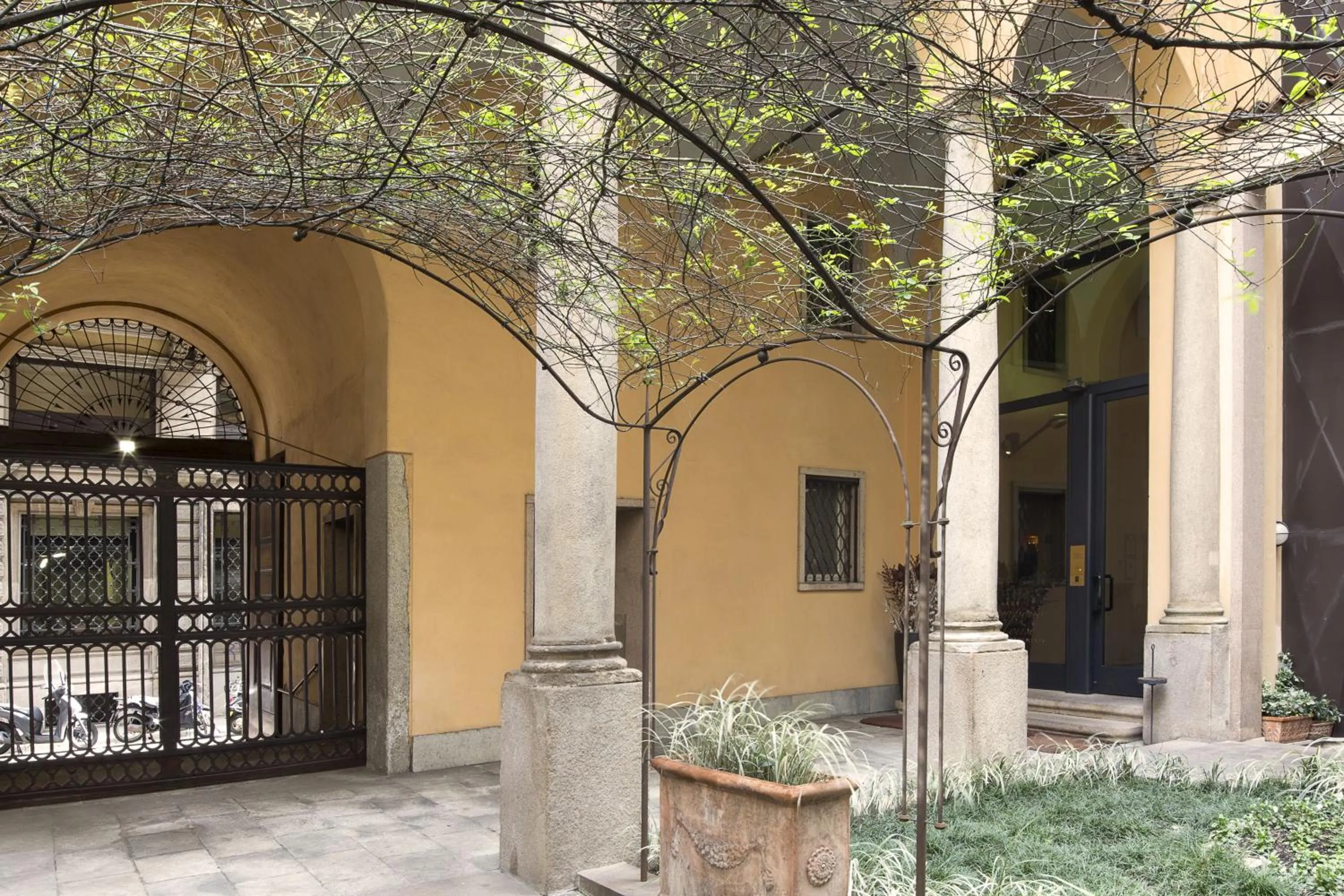 Facade/entrance in Numa Milan Camperio