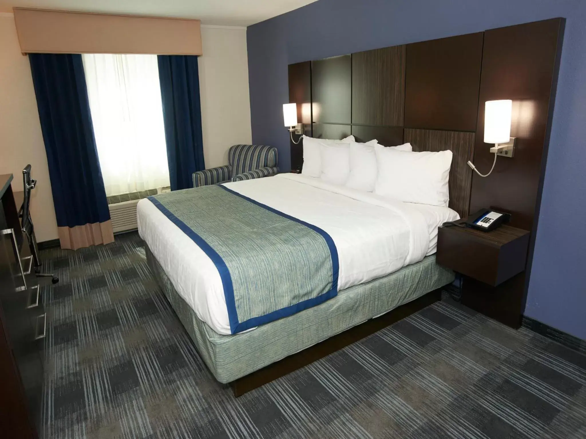 People, Bed in Falmouth Inn People, Bed in Falmouth Inn