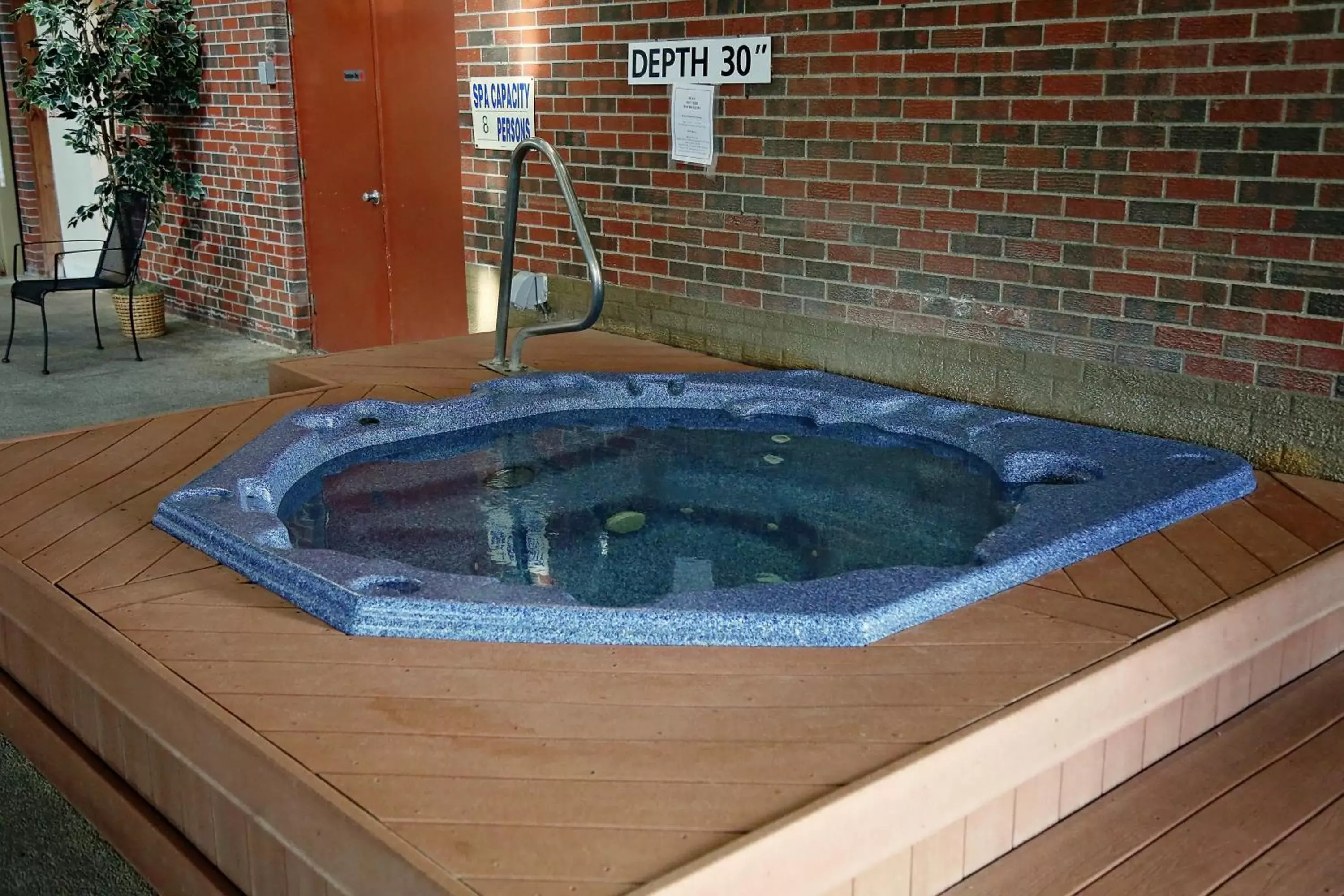 Swimming pool in Billings Hotel & Convention Center