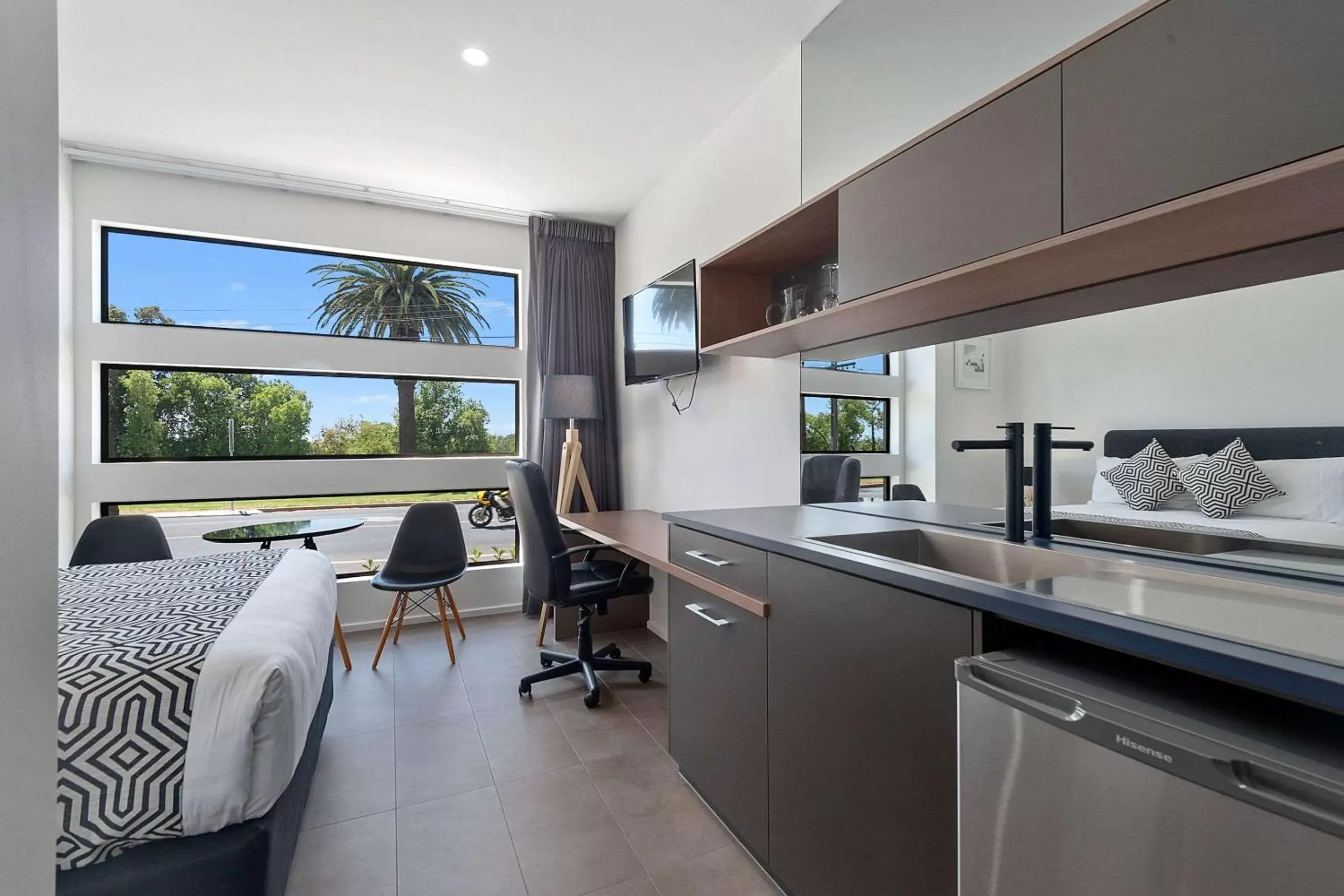 Bedroom, Kitchen/Kitchenette in Quality Hotel Mildura Grand