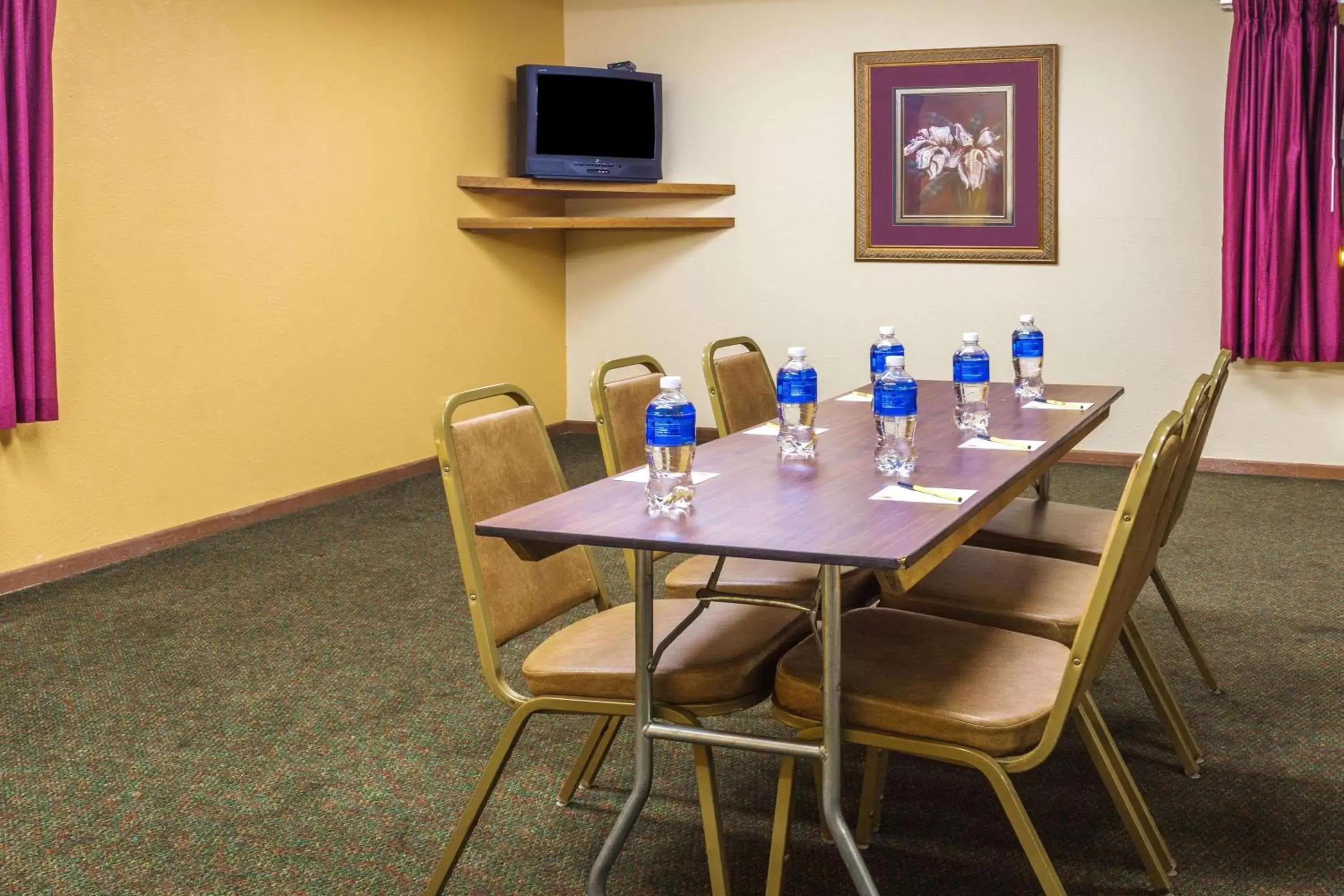 Meeting/conference room in Super 8 by Wyndham Watertown WI