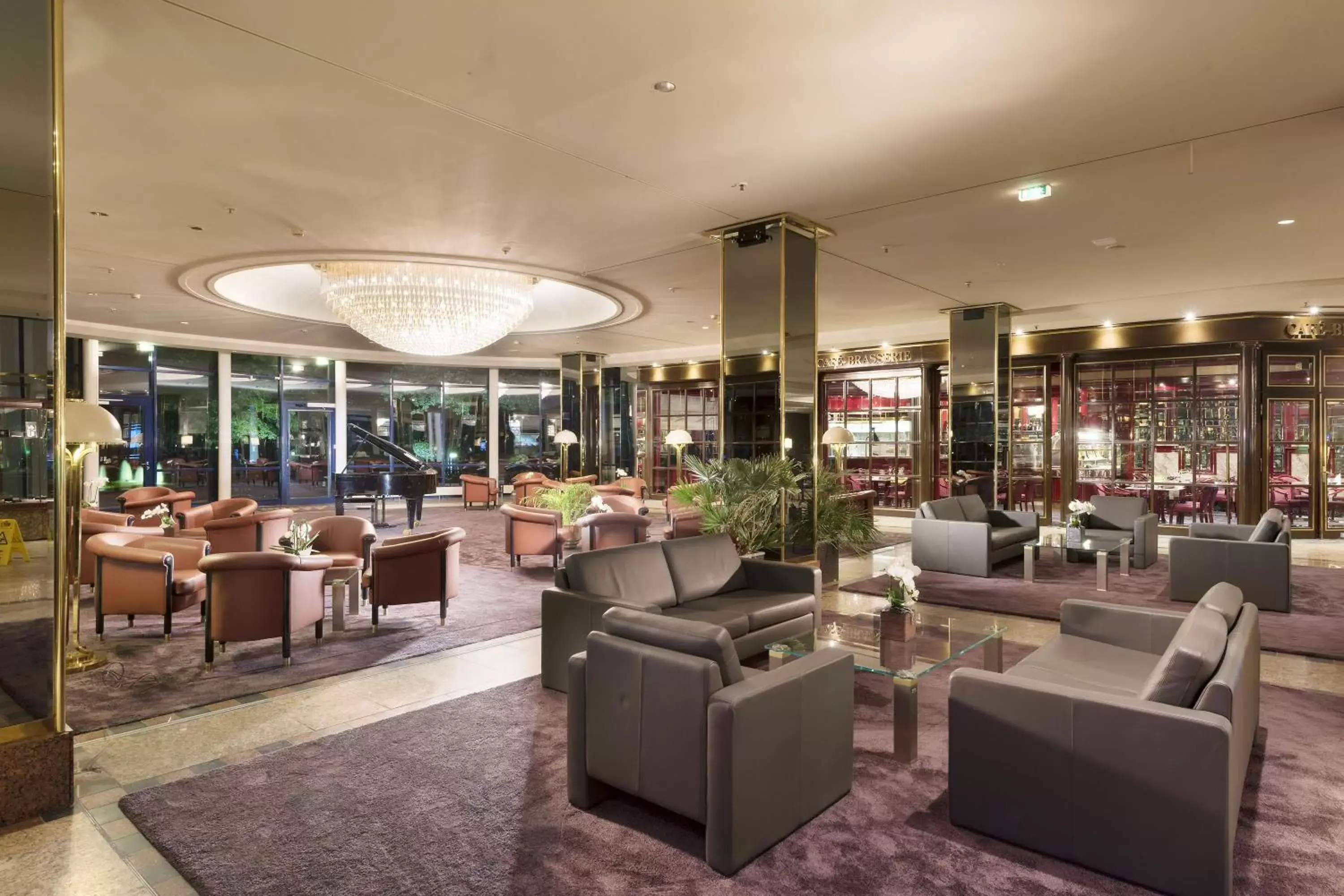 Lounge or bar in Maritim Hotel Bonn