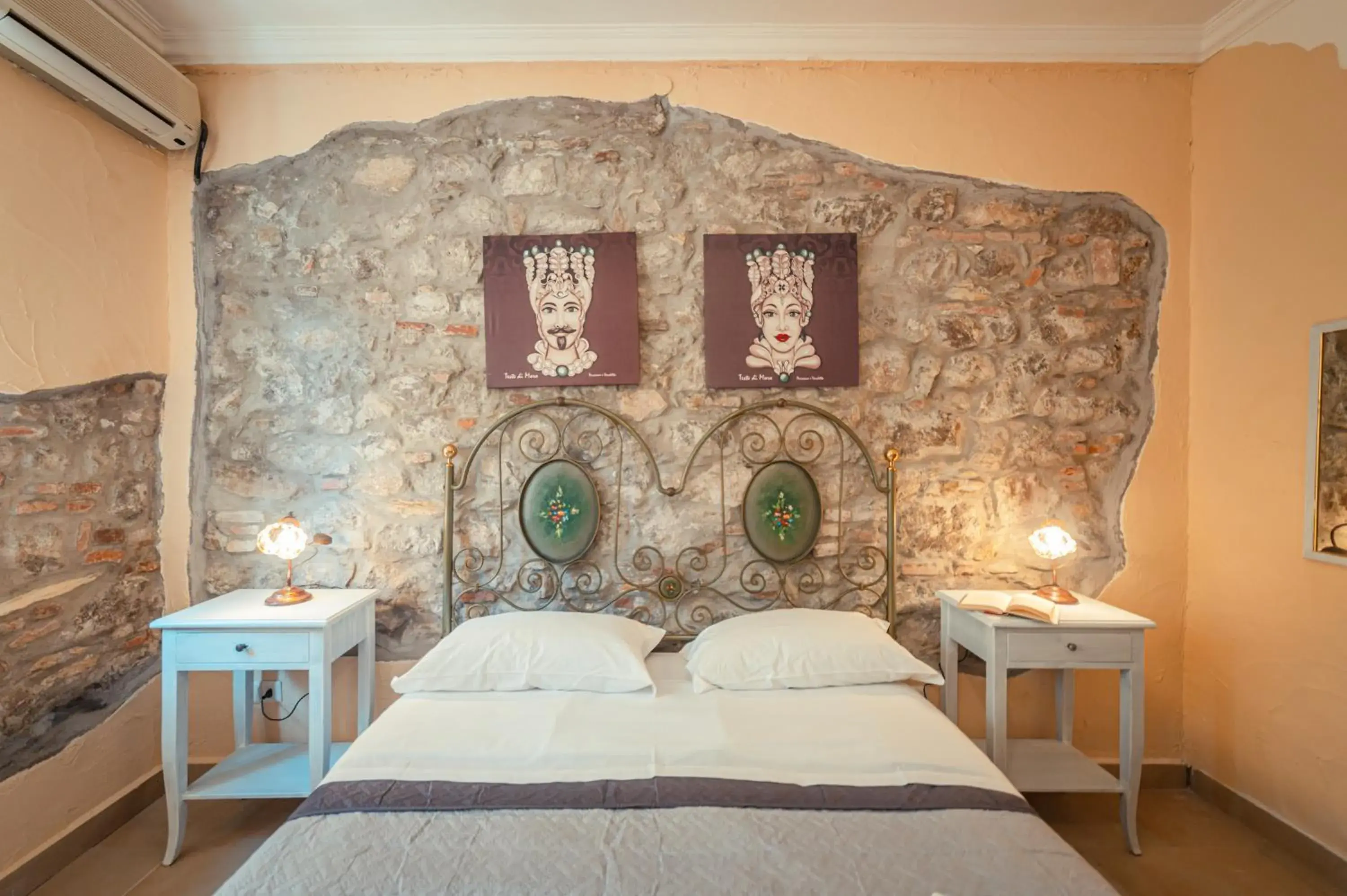 Bed in Taormina Garden Hotel