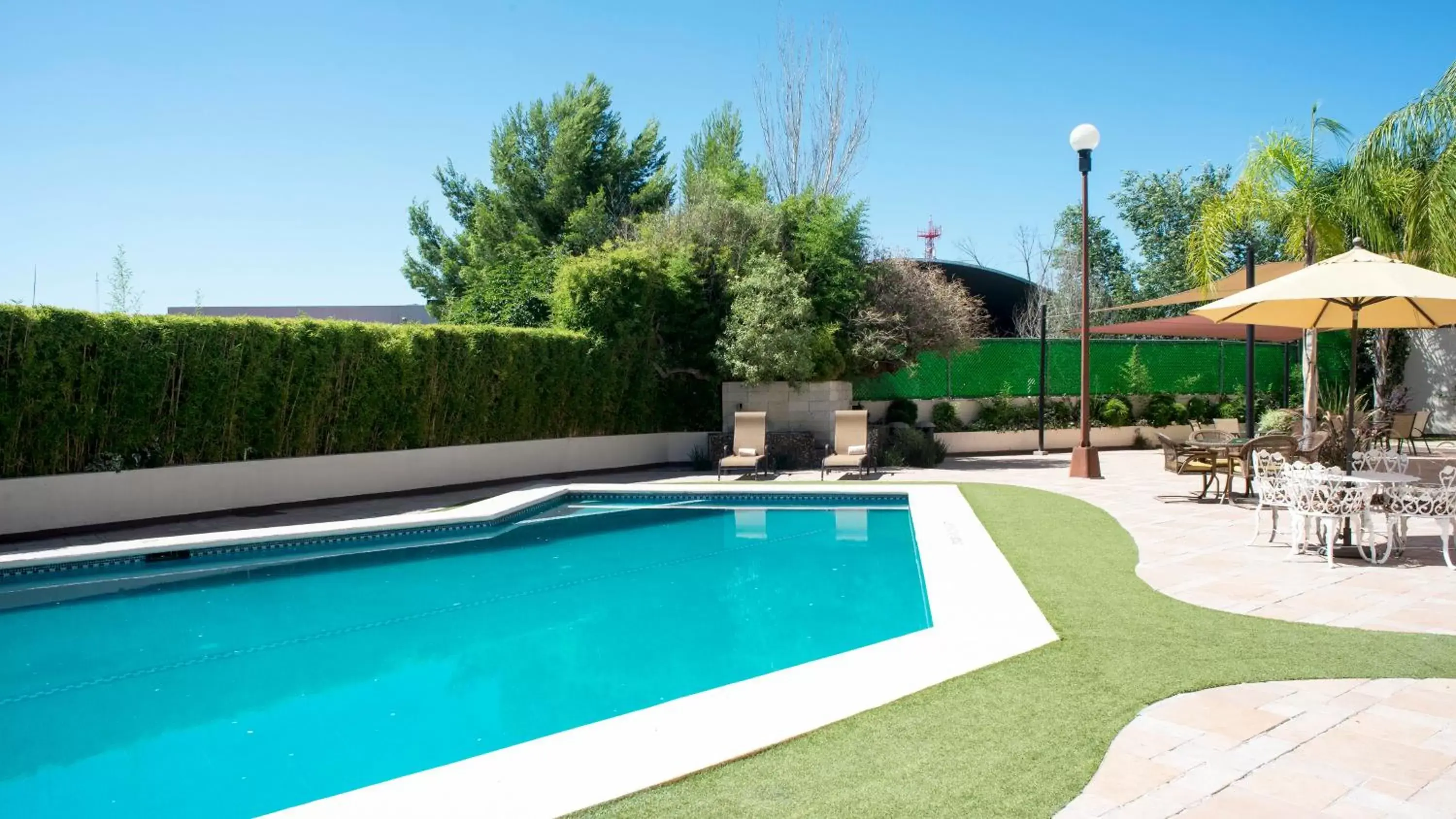 Swimming Pool in Holiday Inn Hotel & Suites Chihuahua, an IHG Hotel