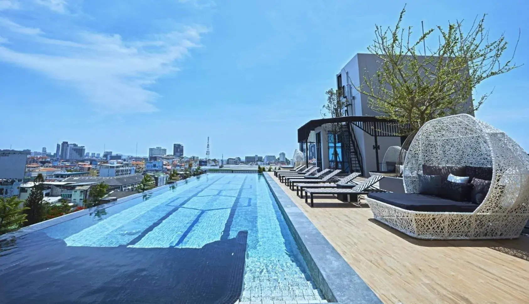 Balcony/Terrace, Swimming Pool in Chezzotel Pattaya