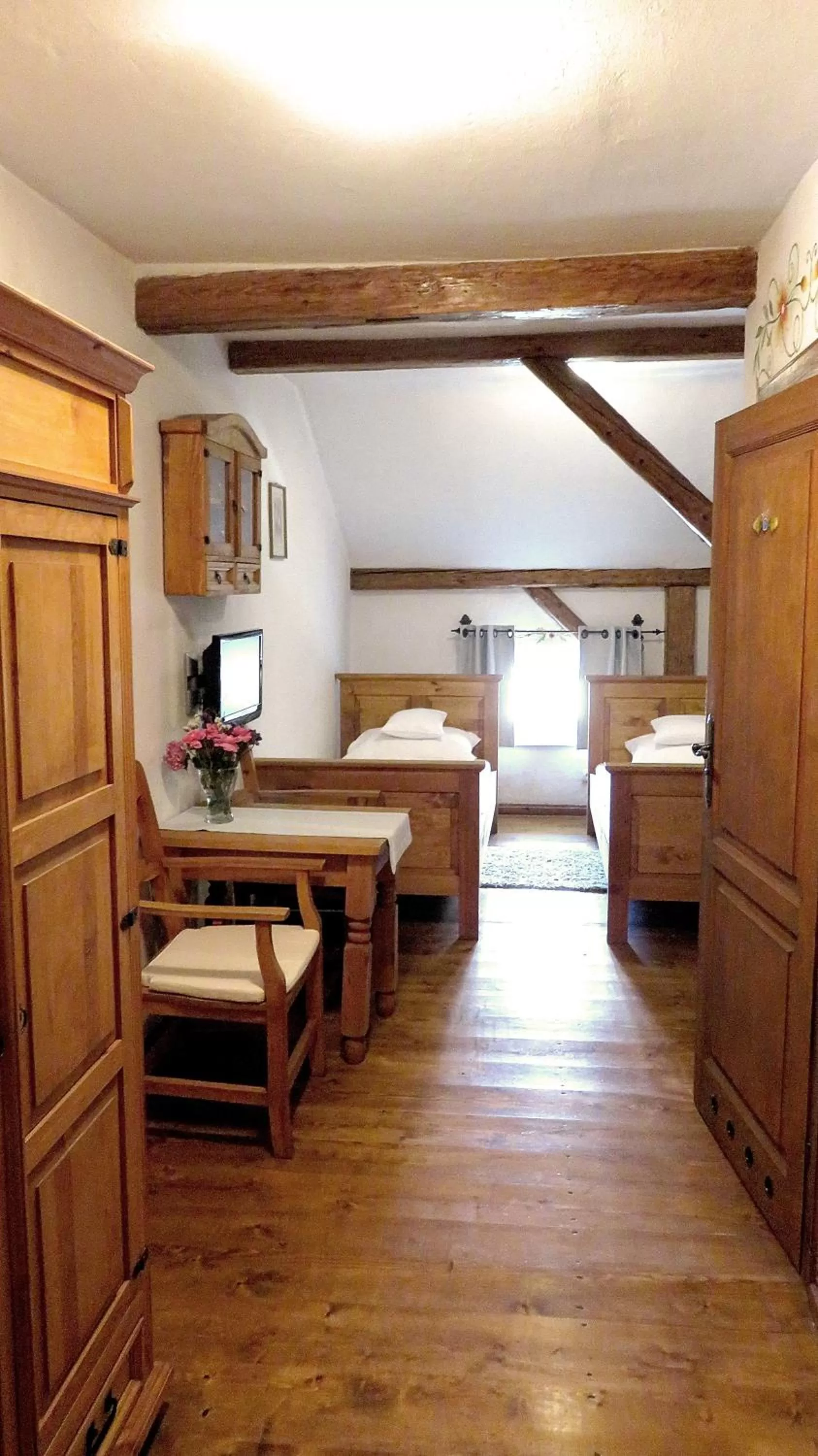 Day, Bed in Zajazd Karczma Zagłoba