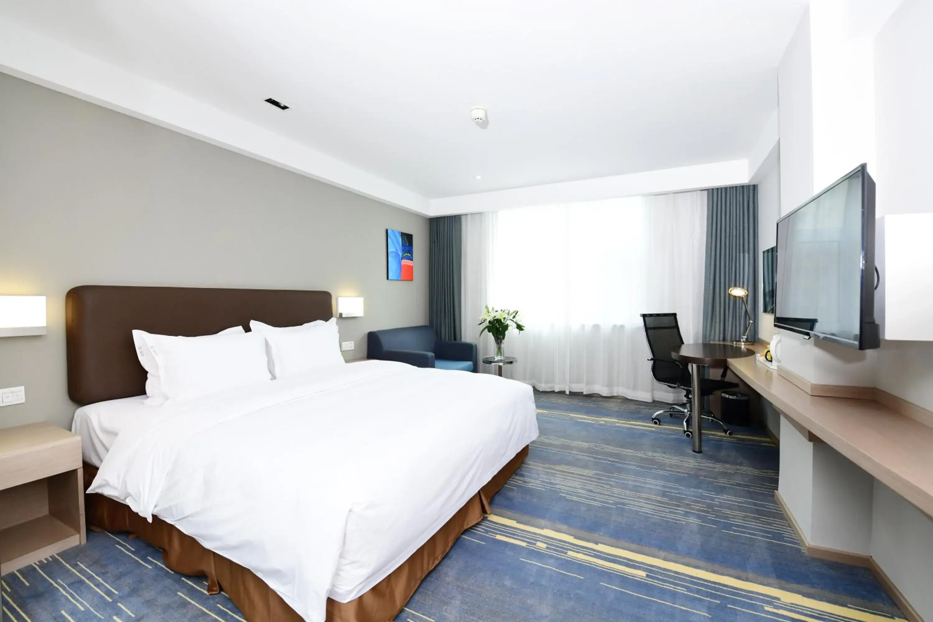 Photo of the whole room, Bed in Holiday Inn Express Changchun High-Tech Zone, an IHG Hotel