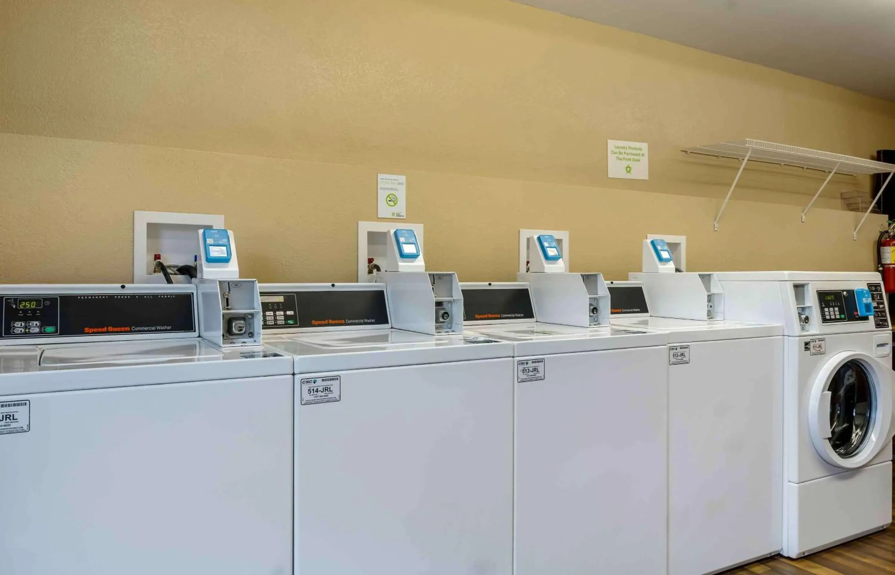 Property building in Extended Stay America Suites - Chicago - Gurnee Property building in Extended Stay America Suites - Chicago - Gurnee