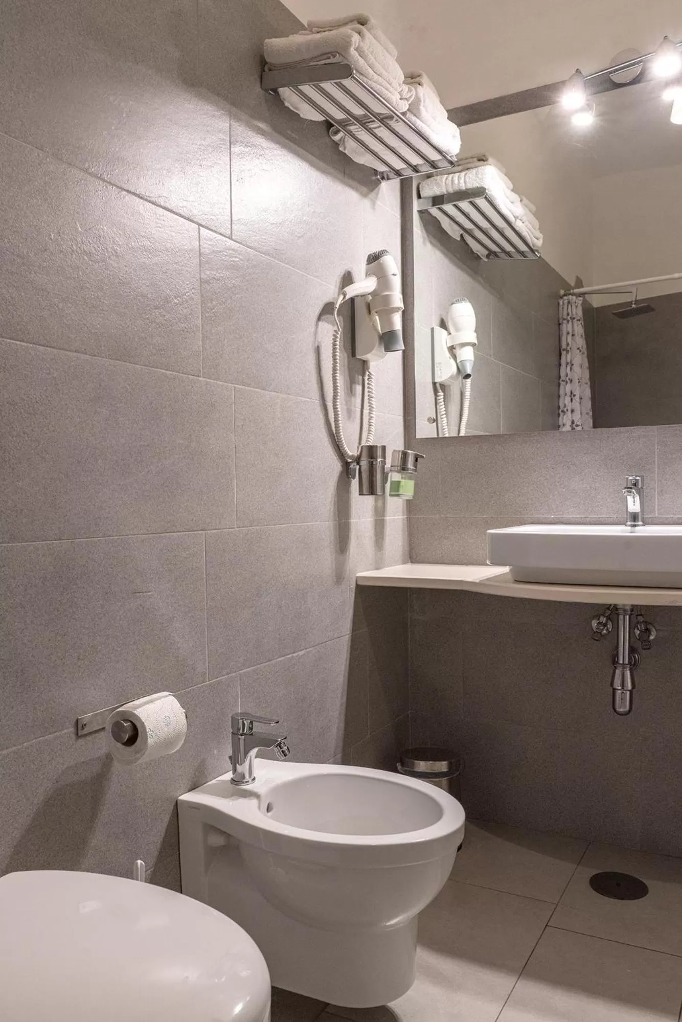 Shower in Petrucci Garden B&B