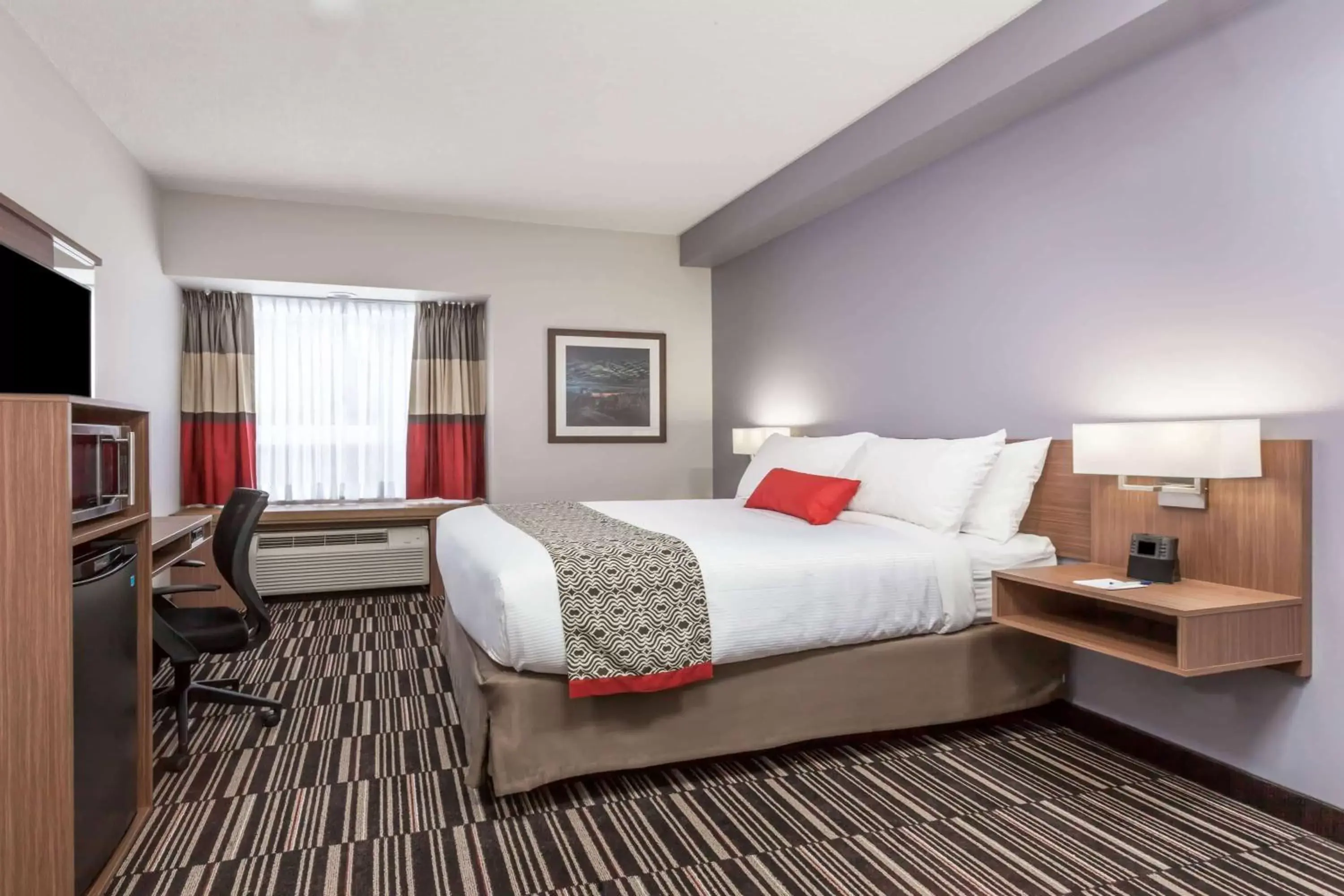 Photo of the whole room, Bed in Microtel Inn & Suites by Wyndham Kirkland Lake