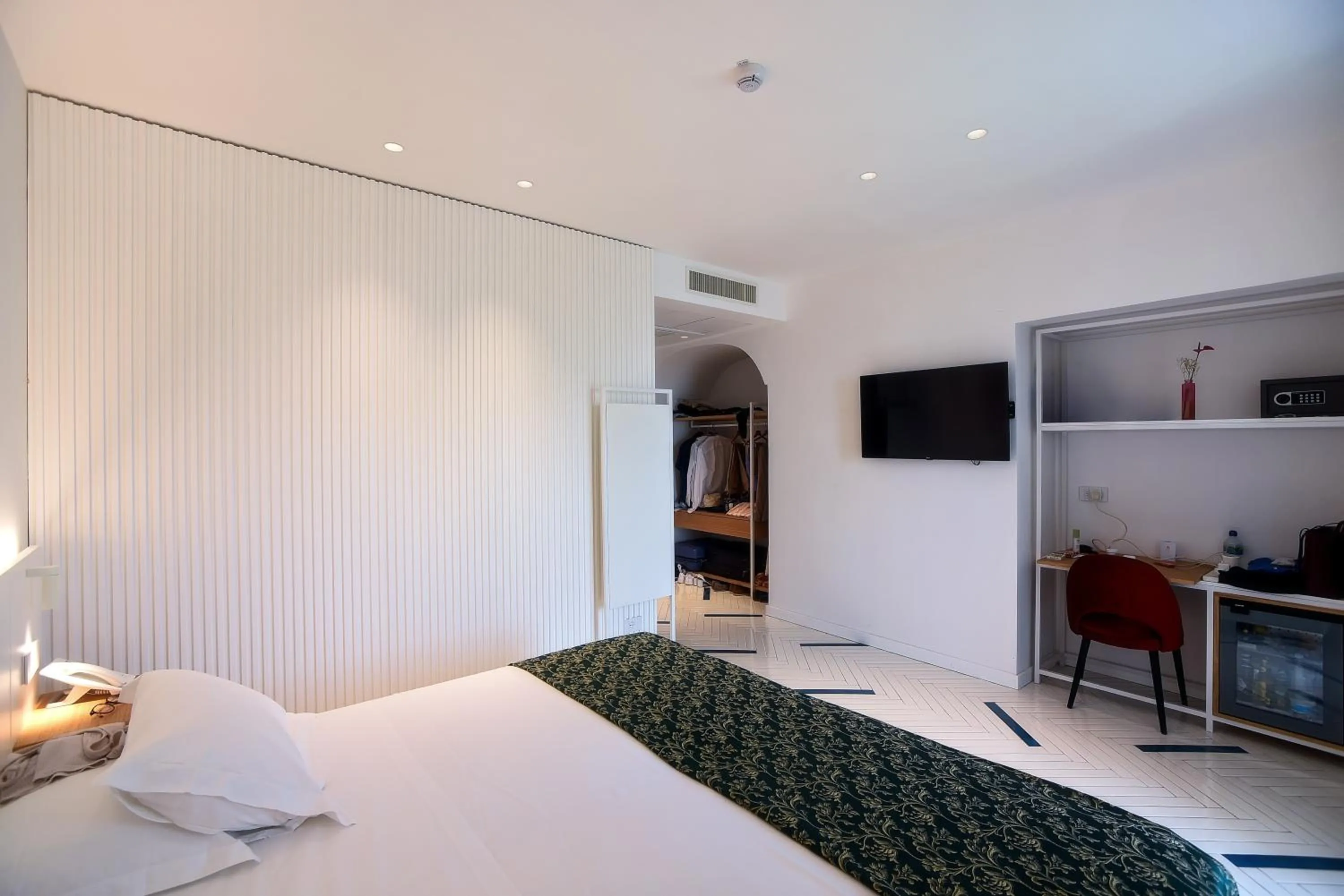 Photo of the whole room, Bed in Hotel Graal