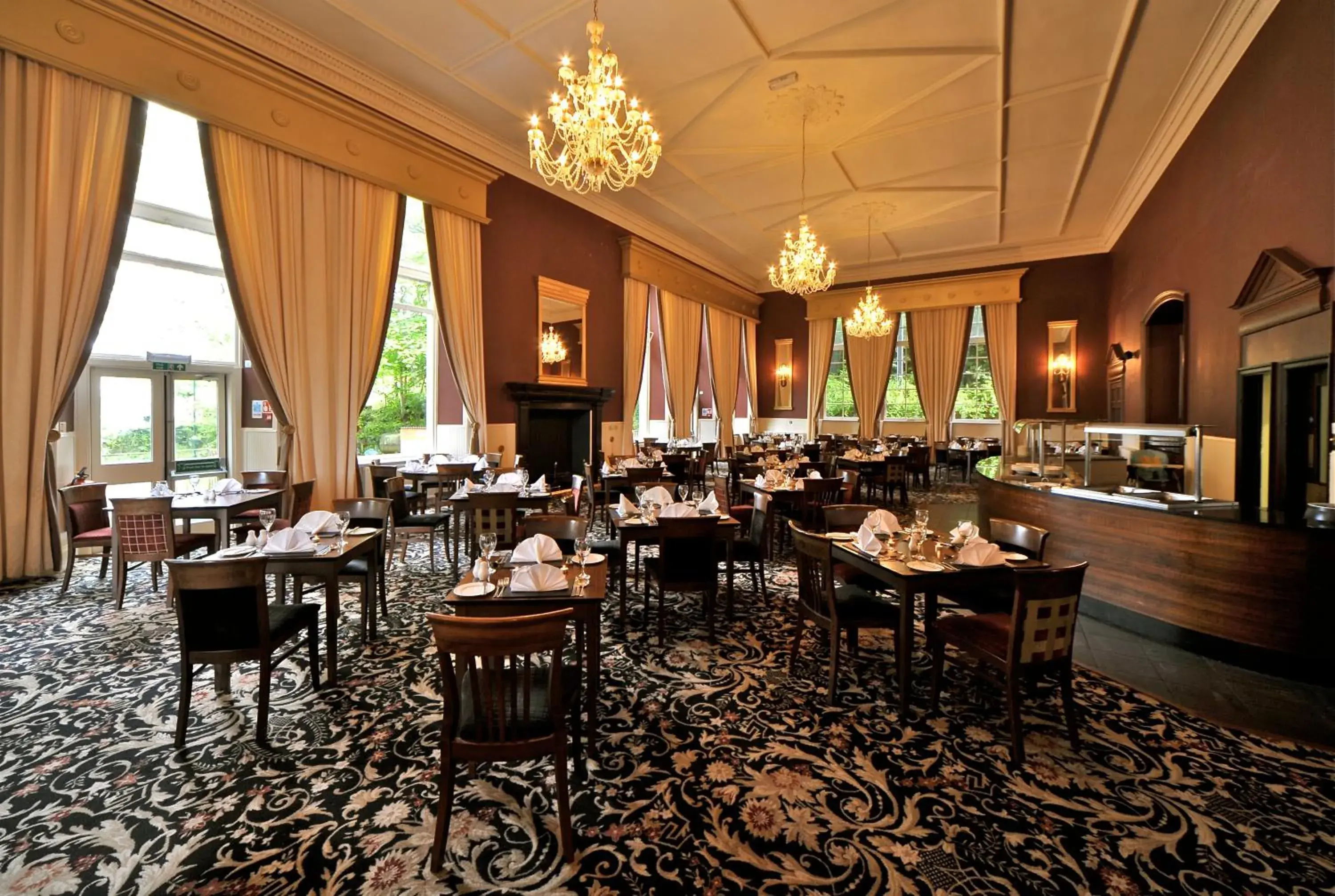 Restaurant/Places to Eat in Ben Wyvis Hotel