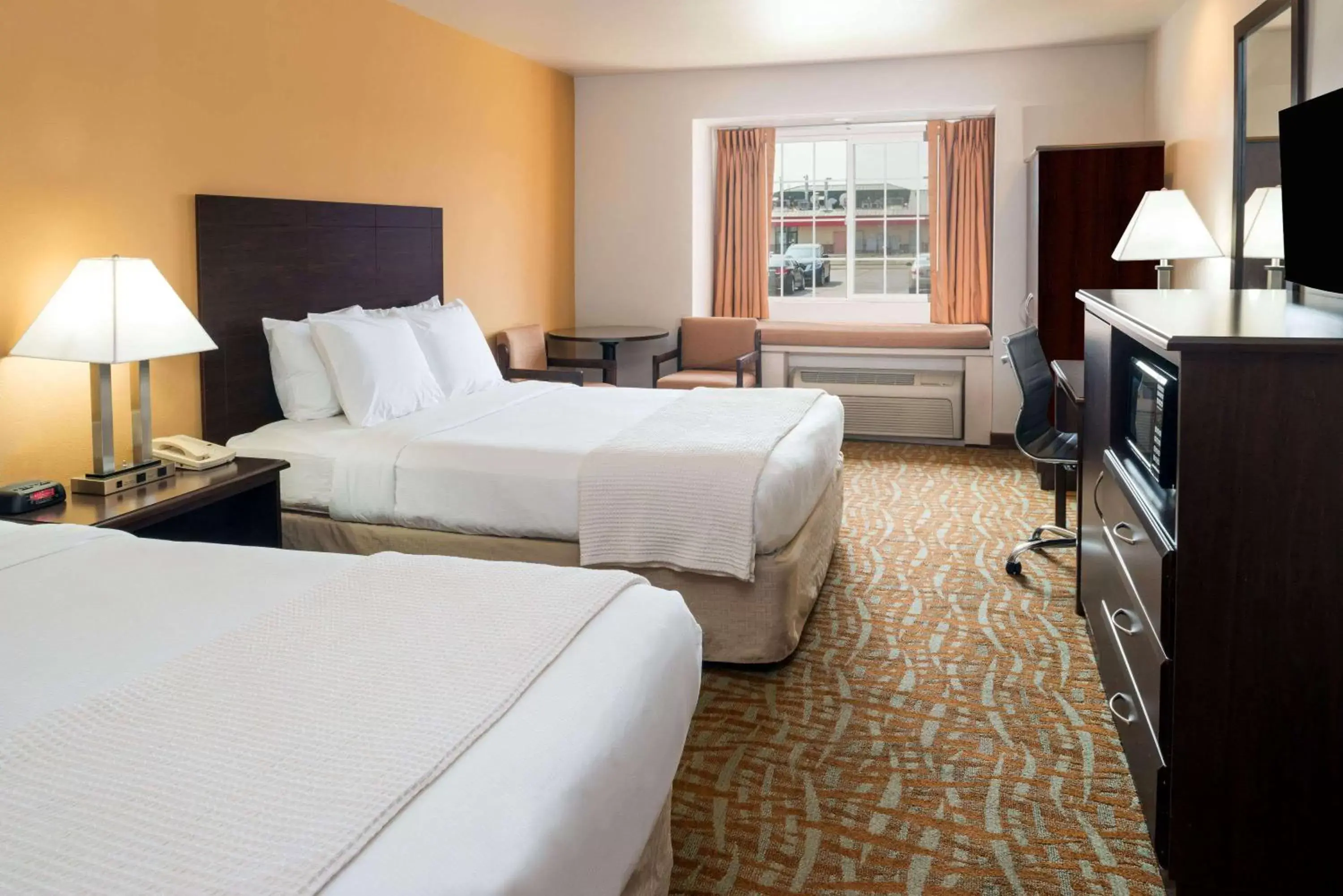 Photo of the whole room, Bed in Days Inn & Suites by Wyndham Spokane Airport Airway Heights