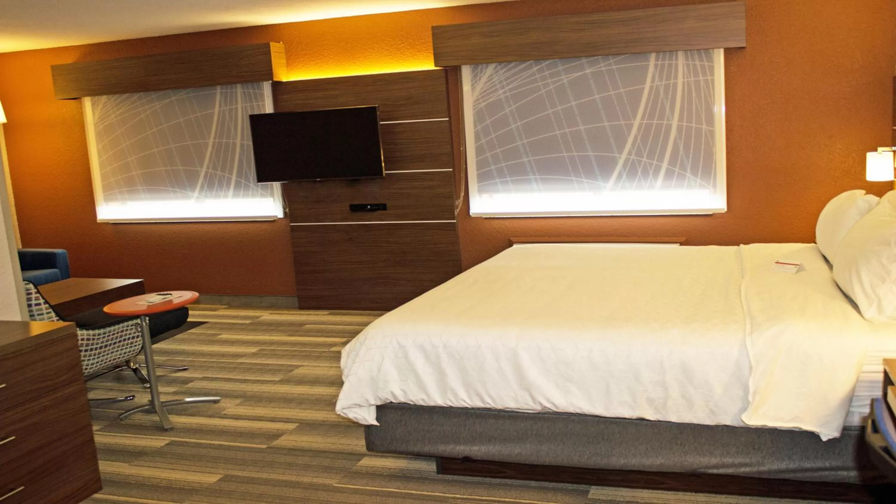 Bed in Holiday Inn Express Winfield - Teays Valley by IHG