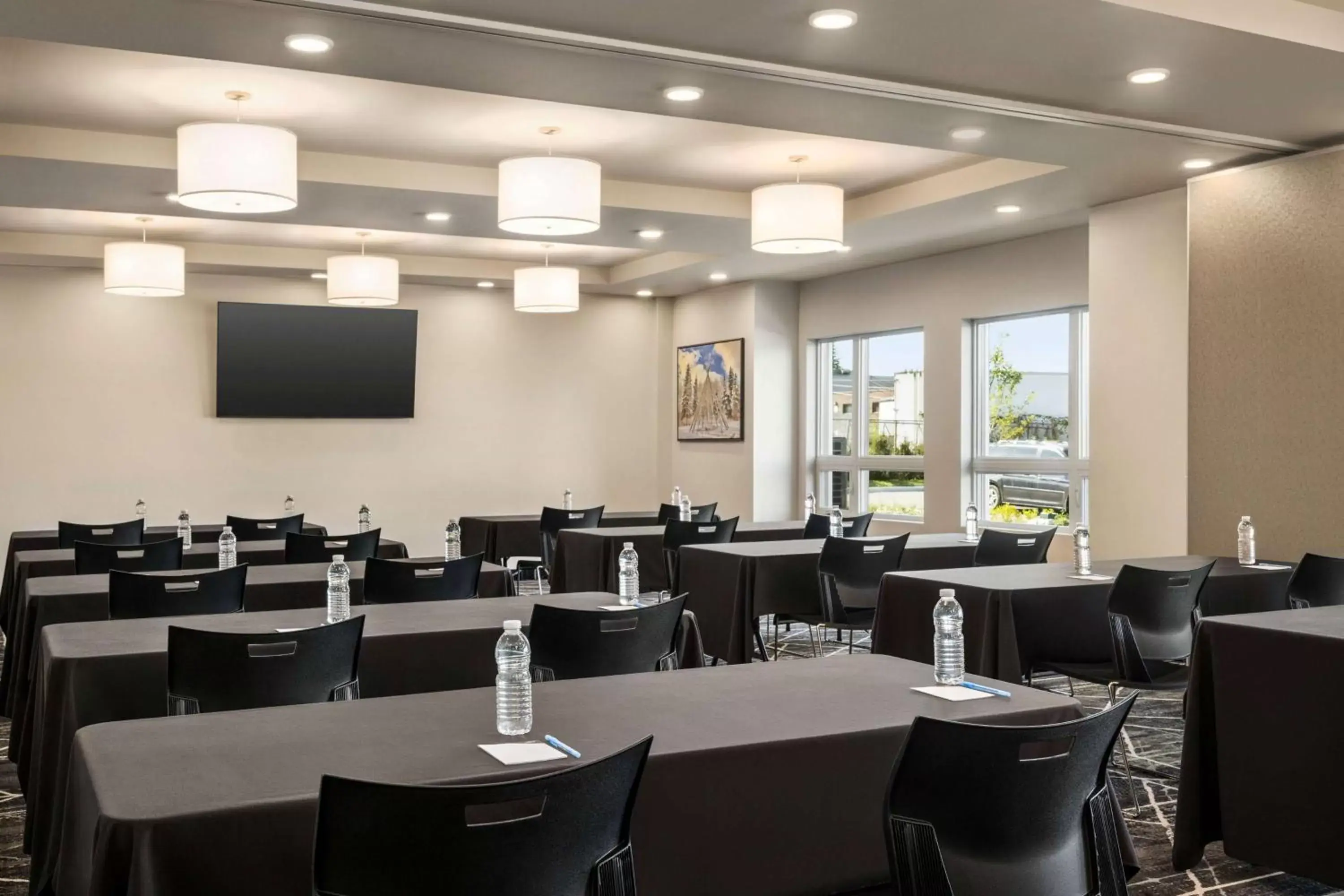 Meeting/conference room, Restaurant/Places to Eat in Microtel Inn & Suites Montreal Airport-Dorval QC
