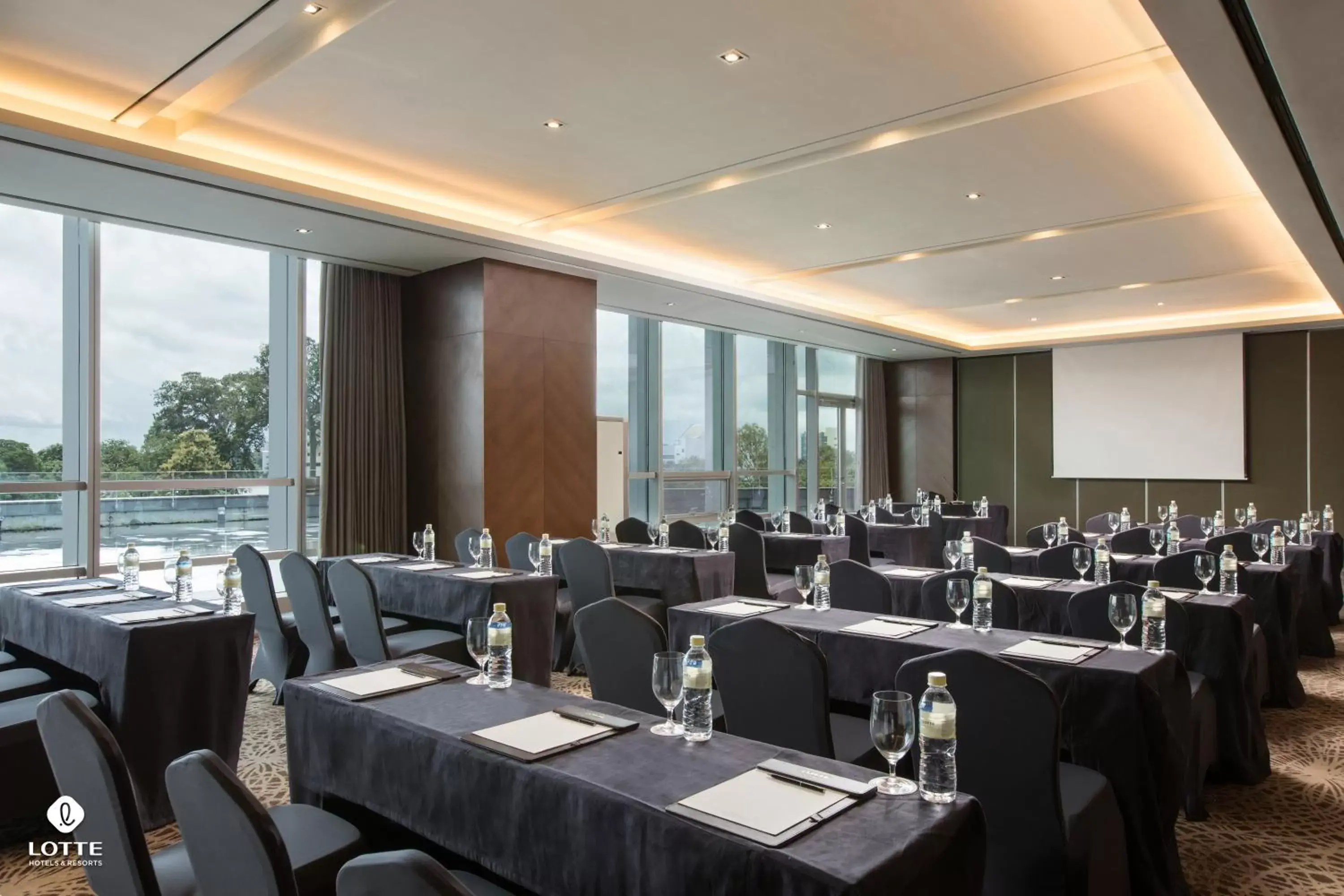 Business facilities in LOTTE Hotel Yangon