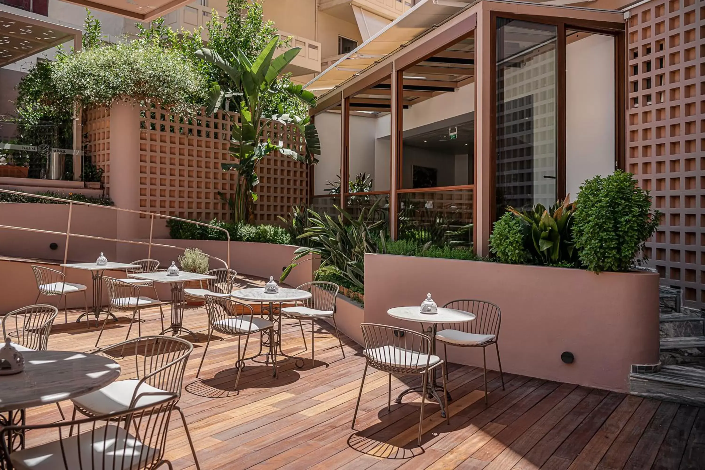 Patio, Restaurant/Places to Eat in Civitel Akali Hotel