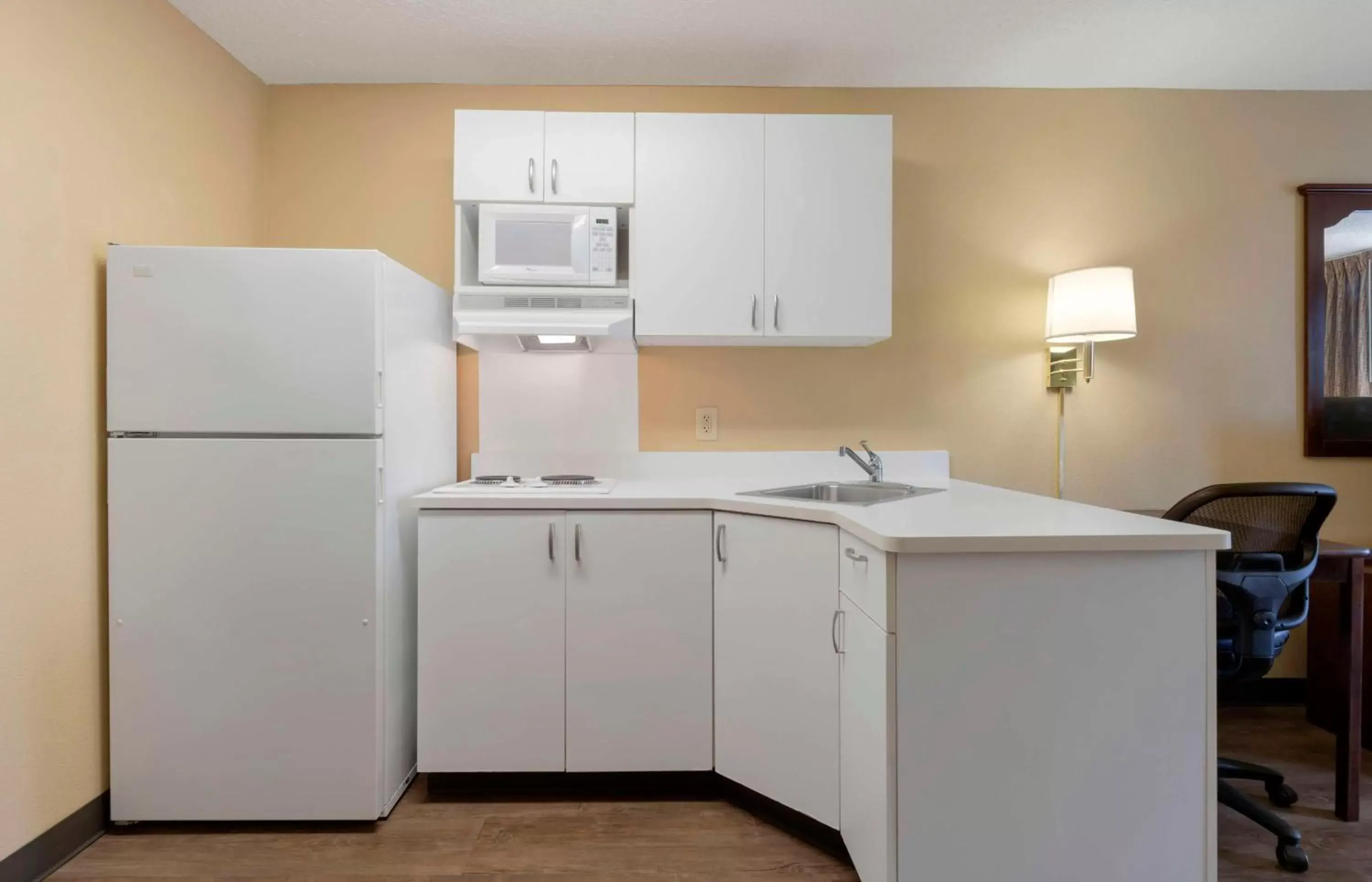 Bedroom, Kitchen/Kitchenette in Extended Stay America Suites - Stockton - Tracy