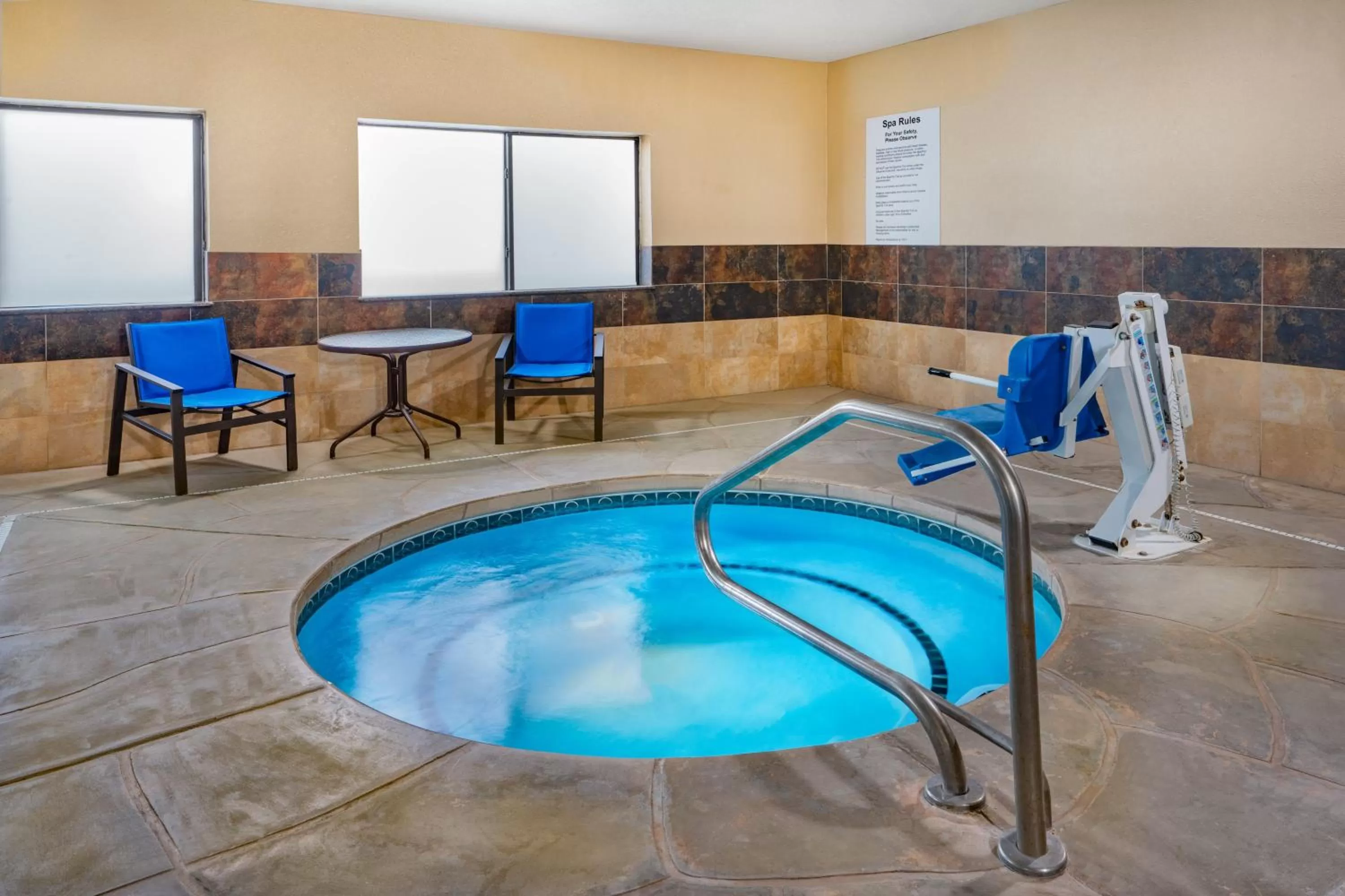 Swimming pool in Holiday Inn Express Hotel & Suites Albuquerque - North Balloon Fiesta Park by IHG