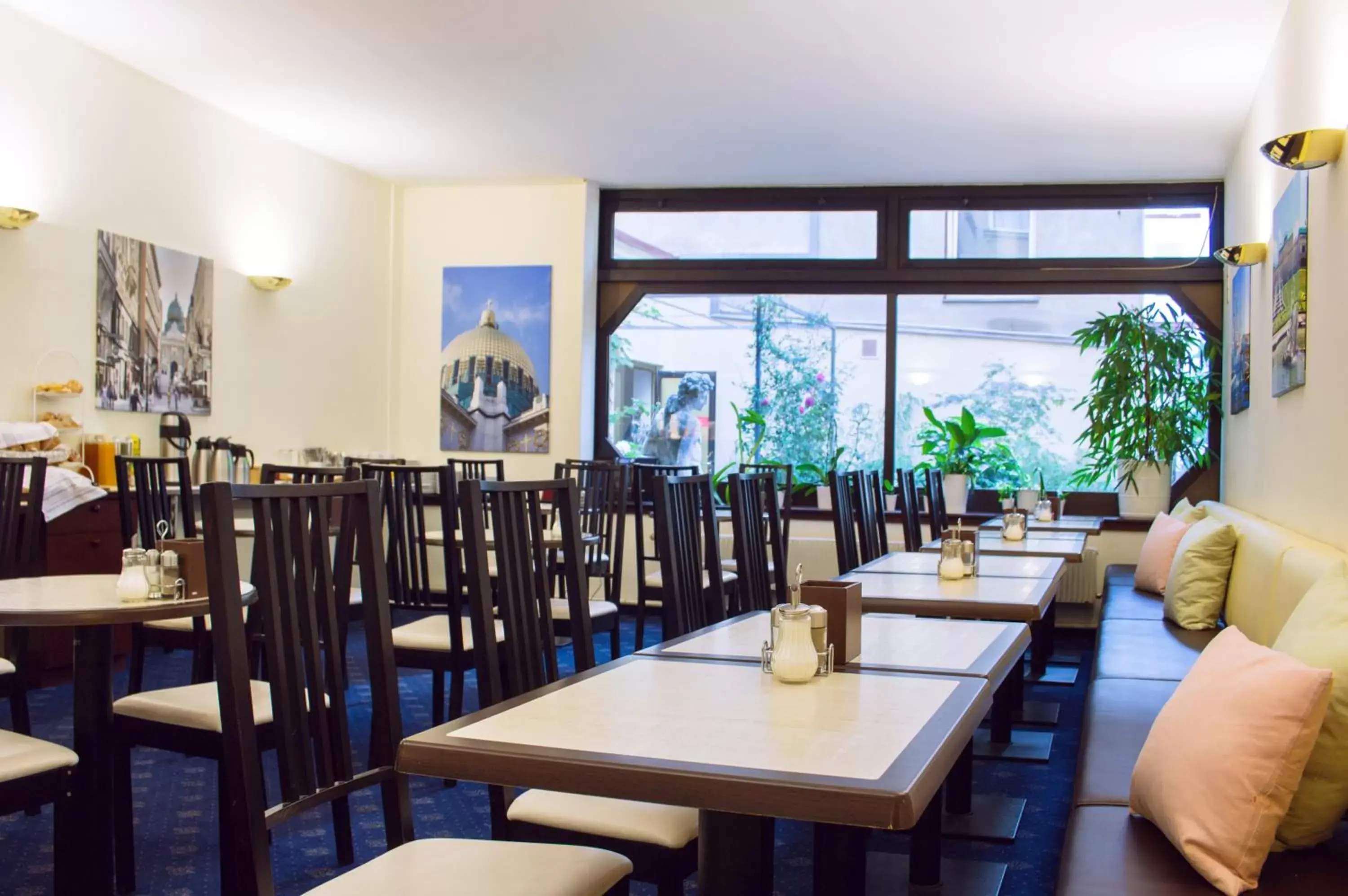 Restaurant/places to eat in Pension Pharmador