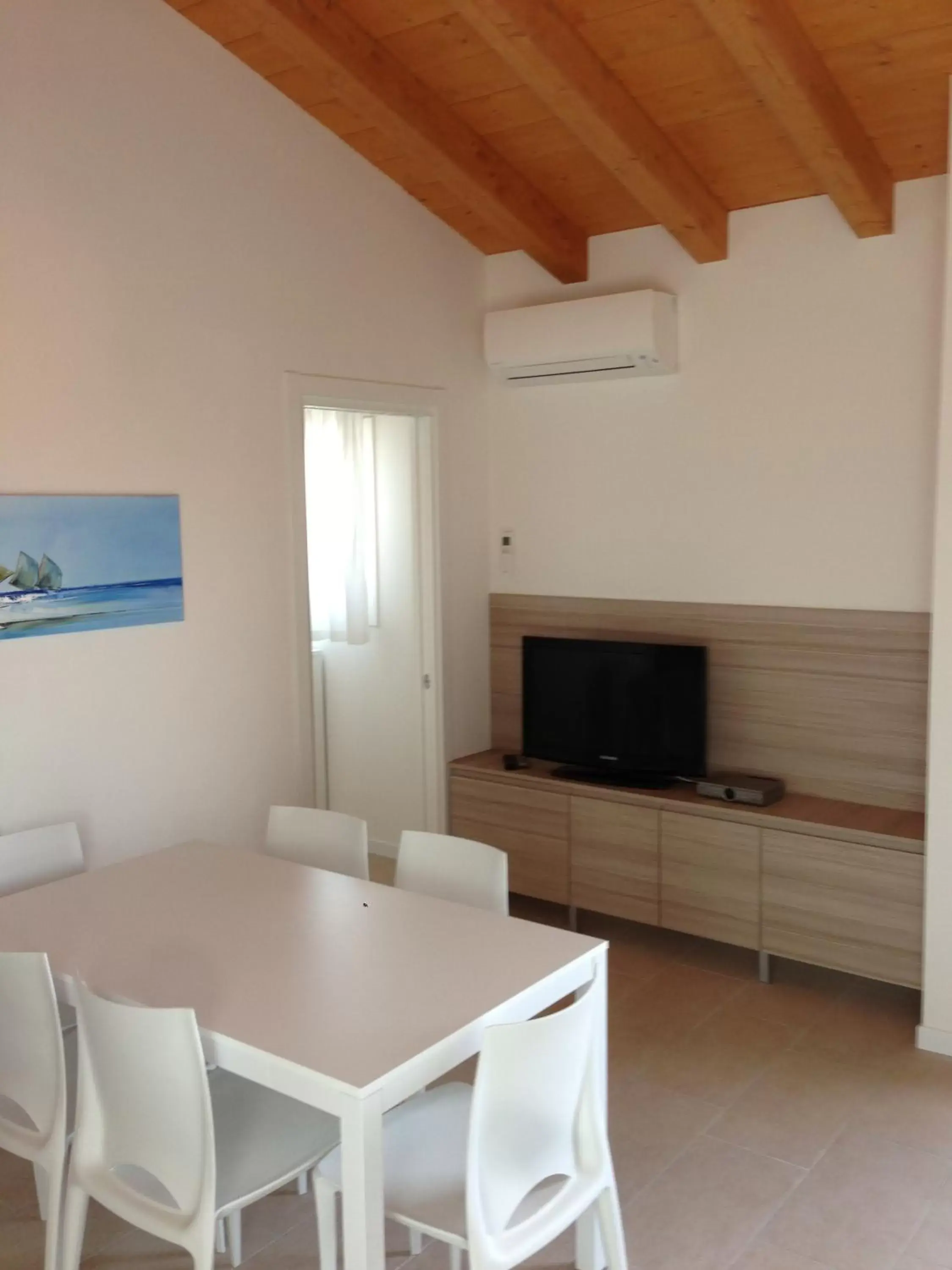 TV and multimedia, TV/Entertainment Center in Villaggio Margherita