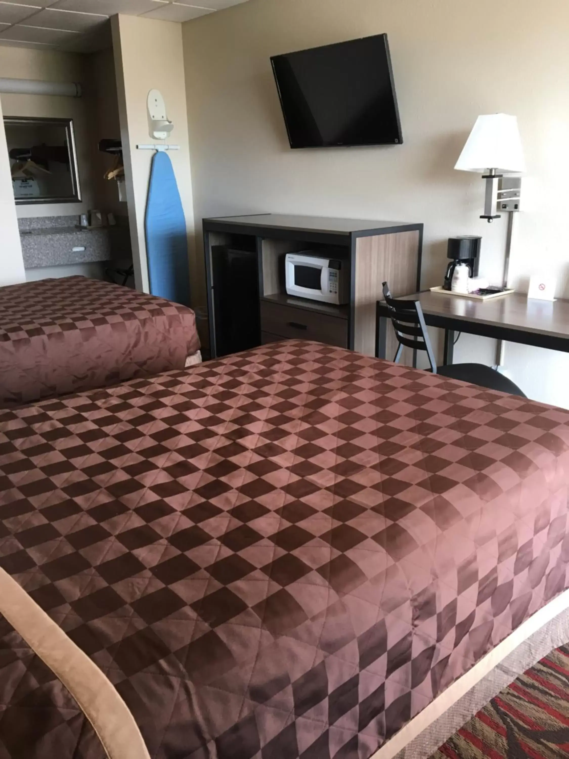 Bed in Americas Best Value Inn West Monroe Bed in Americas Best Value Inn West Monroe