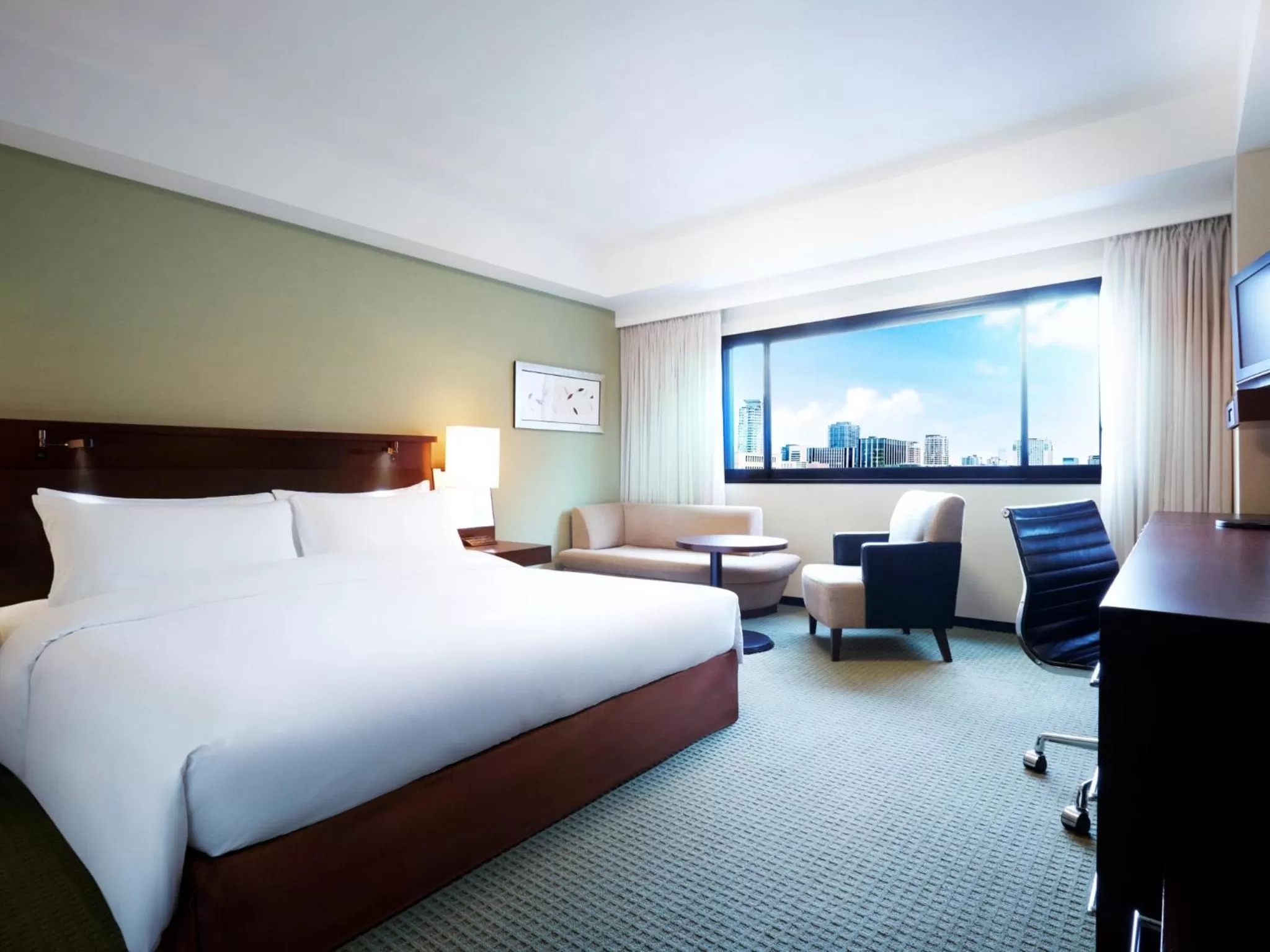 Photo of the whole room in ANA Crowne Plaza Osaka by IHG