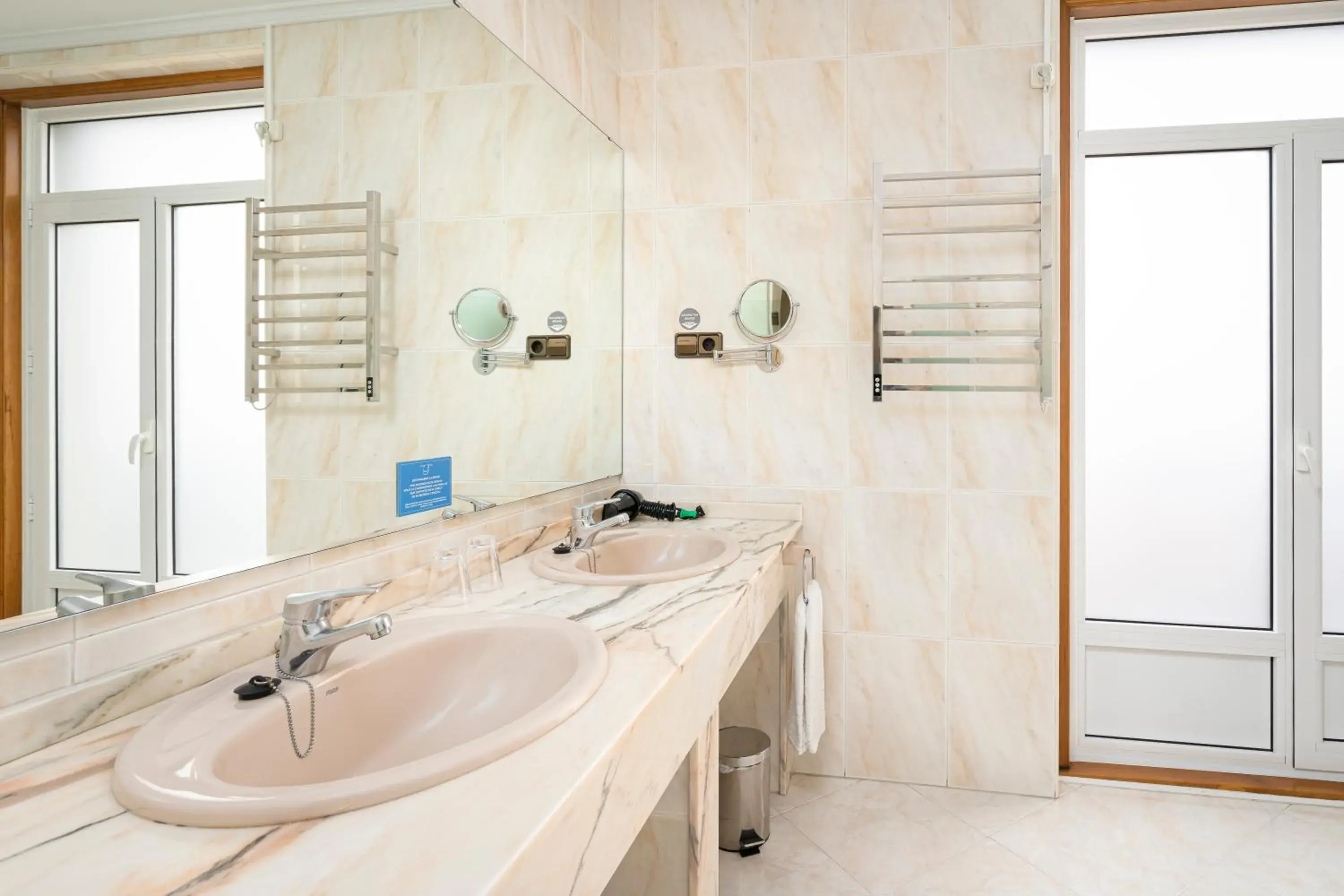 Bathroom in Hotel Hernán Cortés