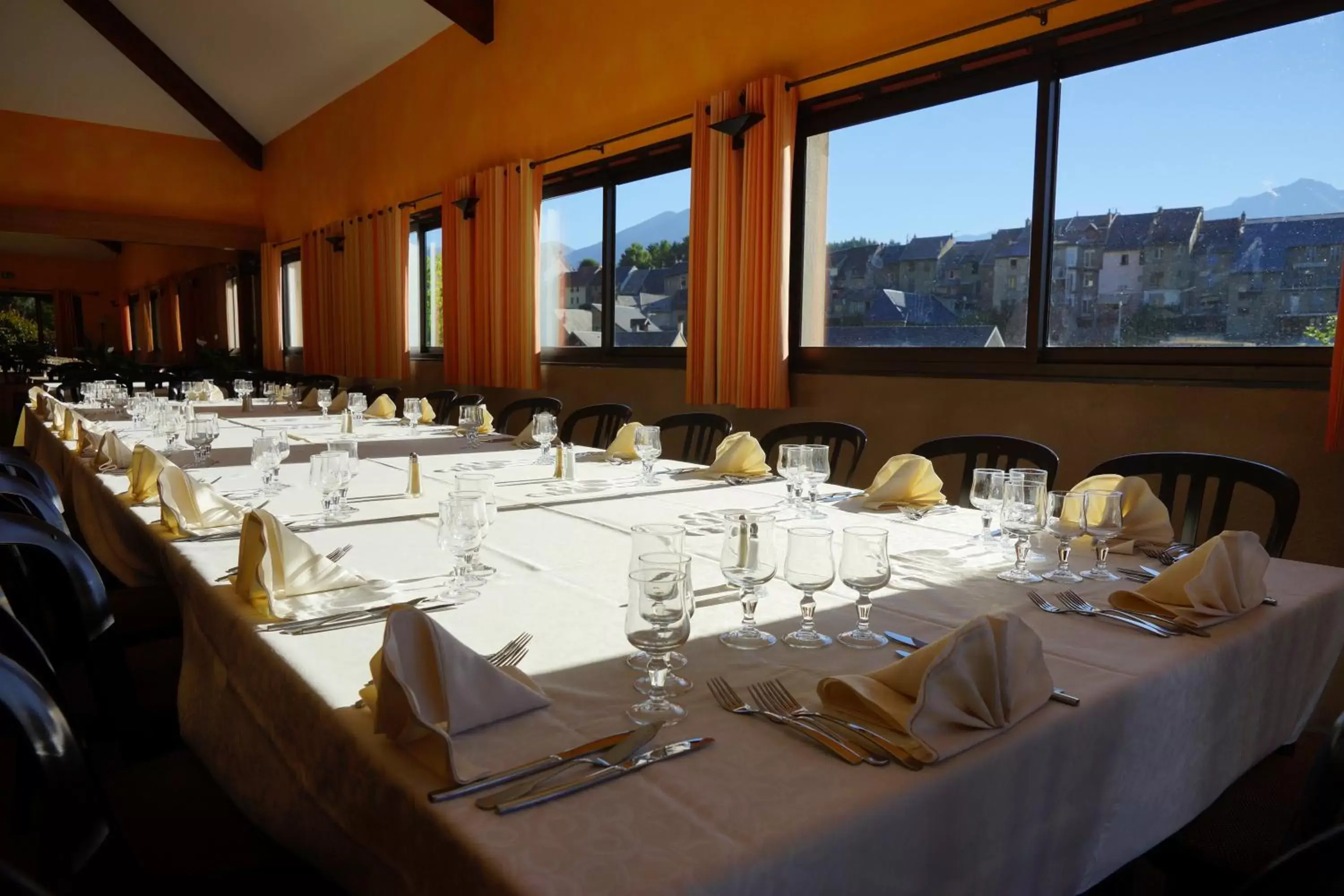 Restaurant/Places to Eat in Logis Murtel