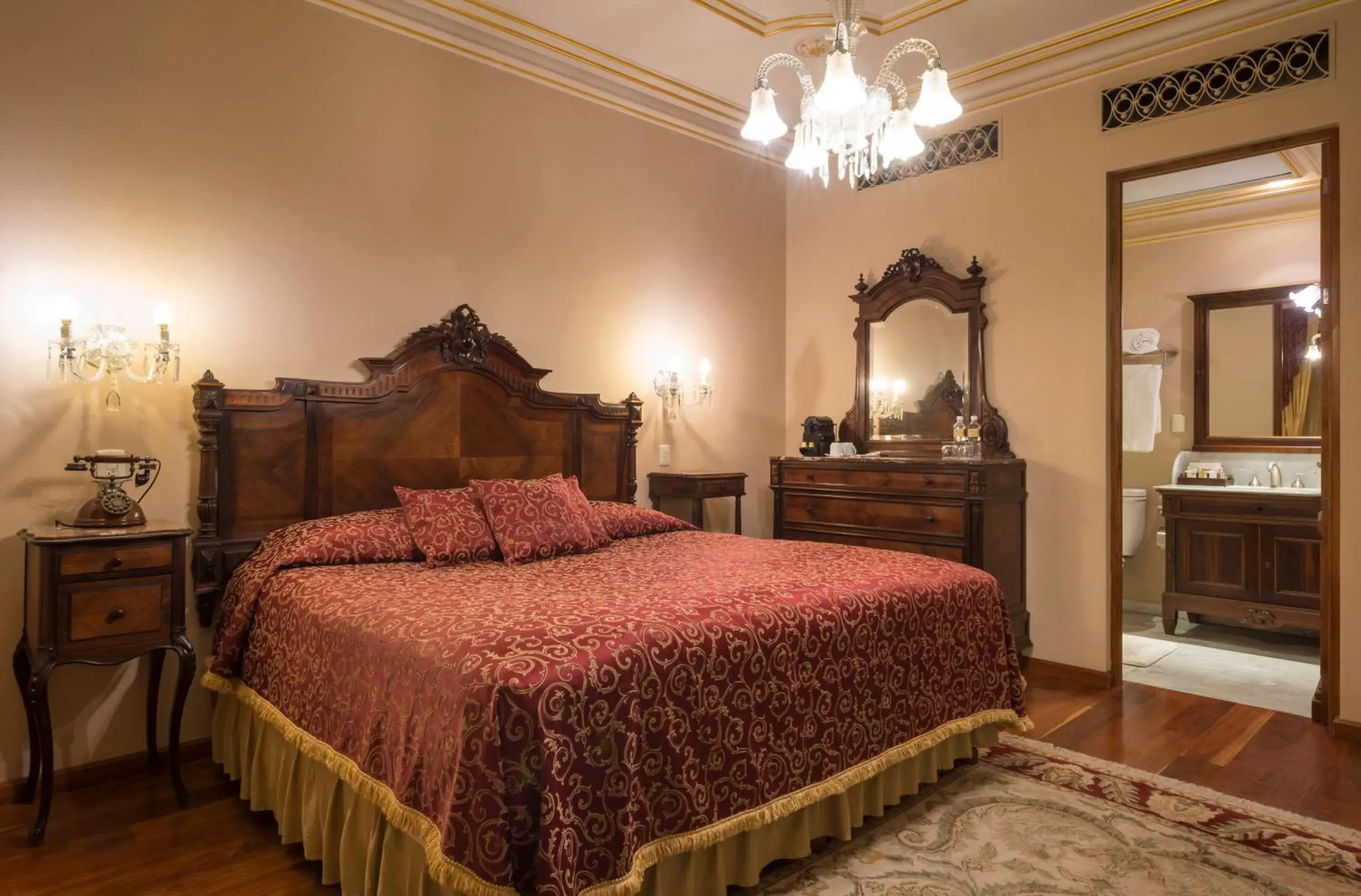 Photo of the whole room, Bed in Hotel Museo Palacio de San Agustin