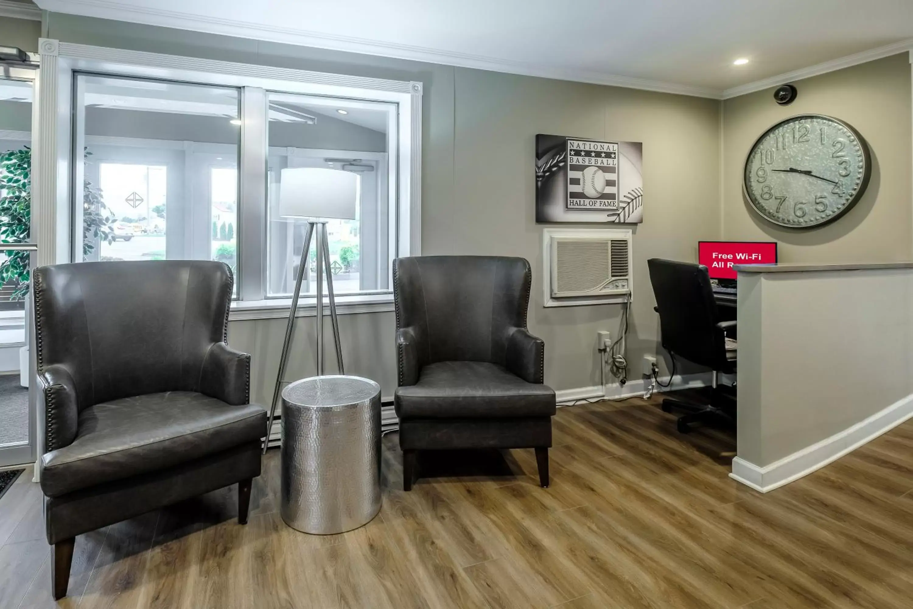 Lobby or reception, Seating Area in Red Roof Inn and Suites Herkimer