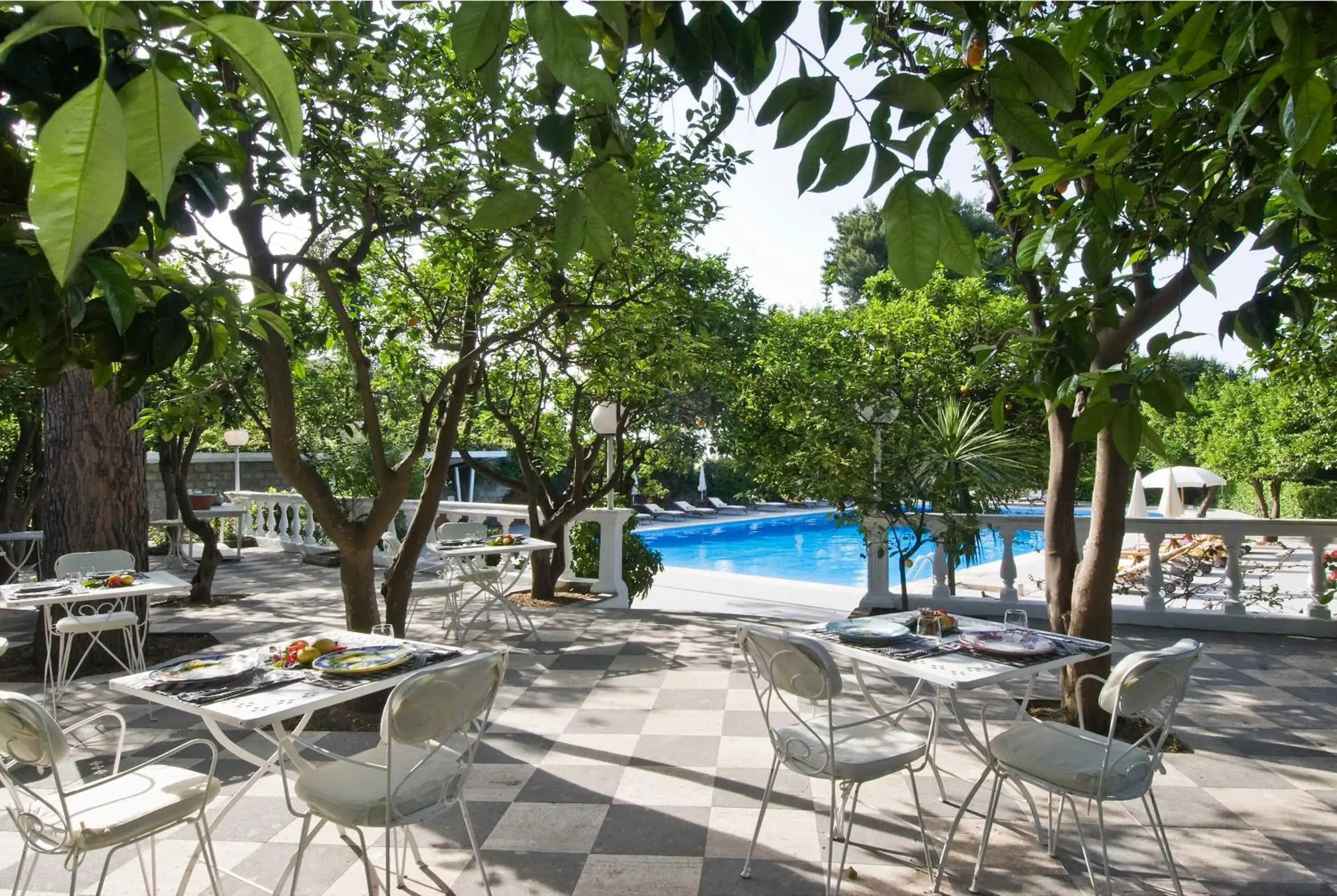 Restaurant/places to eat, Swimming Pool in Grand Hotel Cocumella