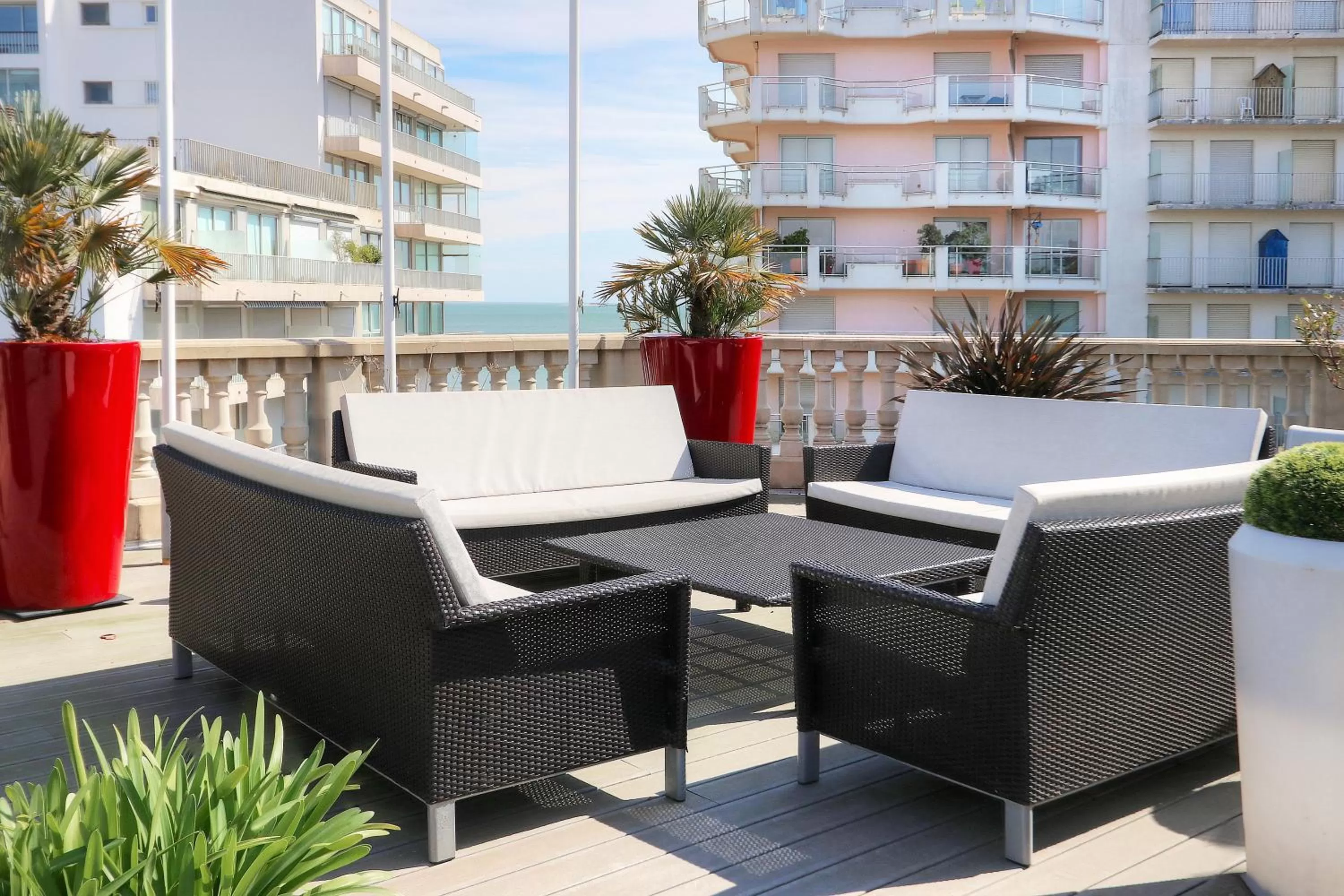 Solarium in Best Western Hôtel Brittany La Baule Centre & Plages