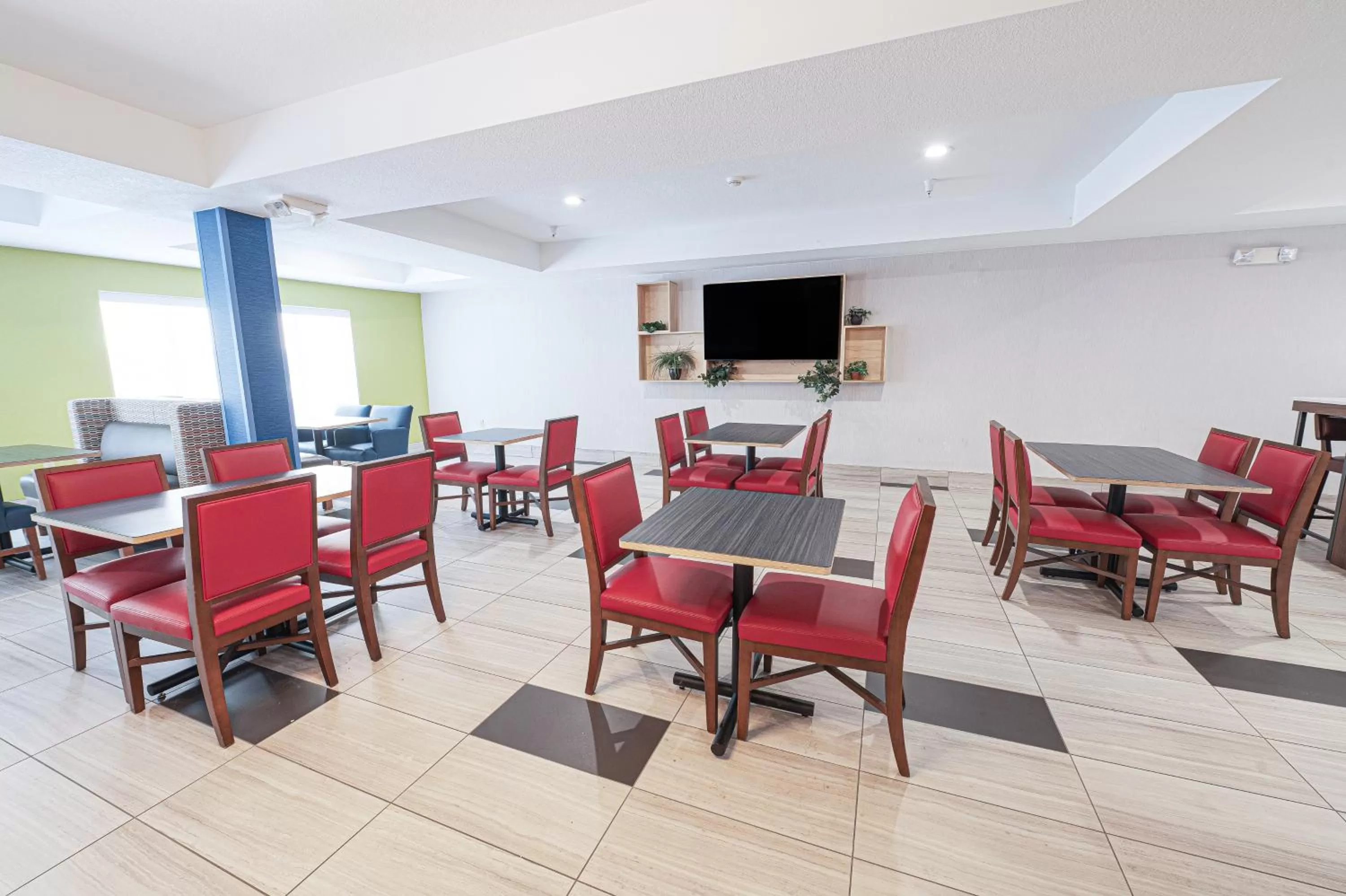 Breakfast in Holiday Inn Express Hotel & Suites East Lansing by IHG