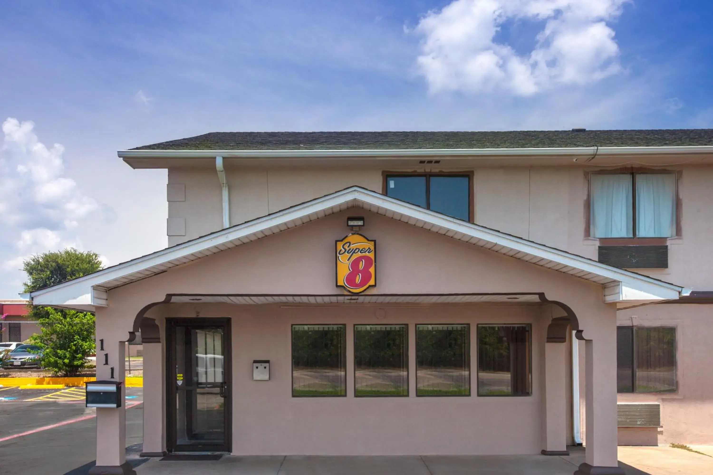 Property building in Super 8 by Wyndham Sherman Property building in Super 8 by Wyndham Sherman