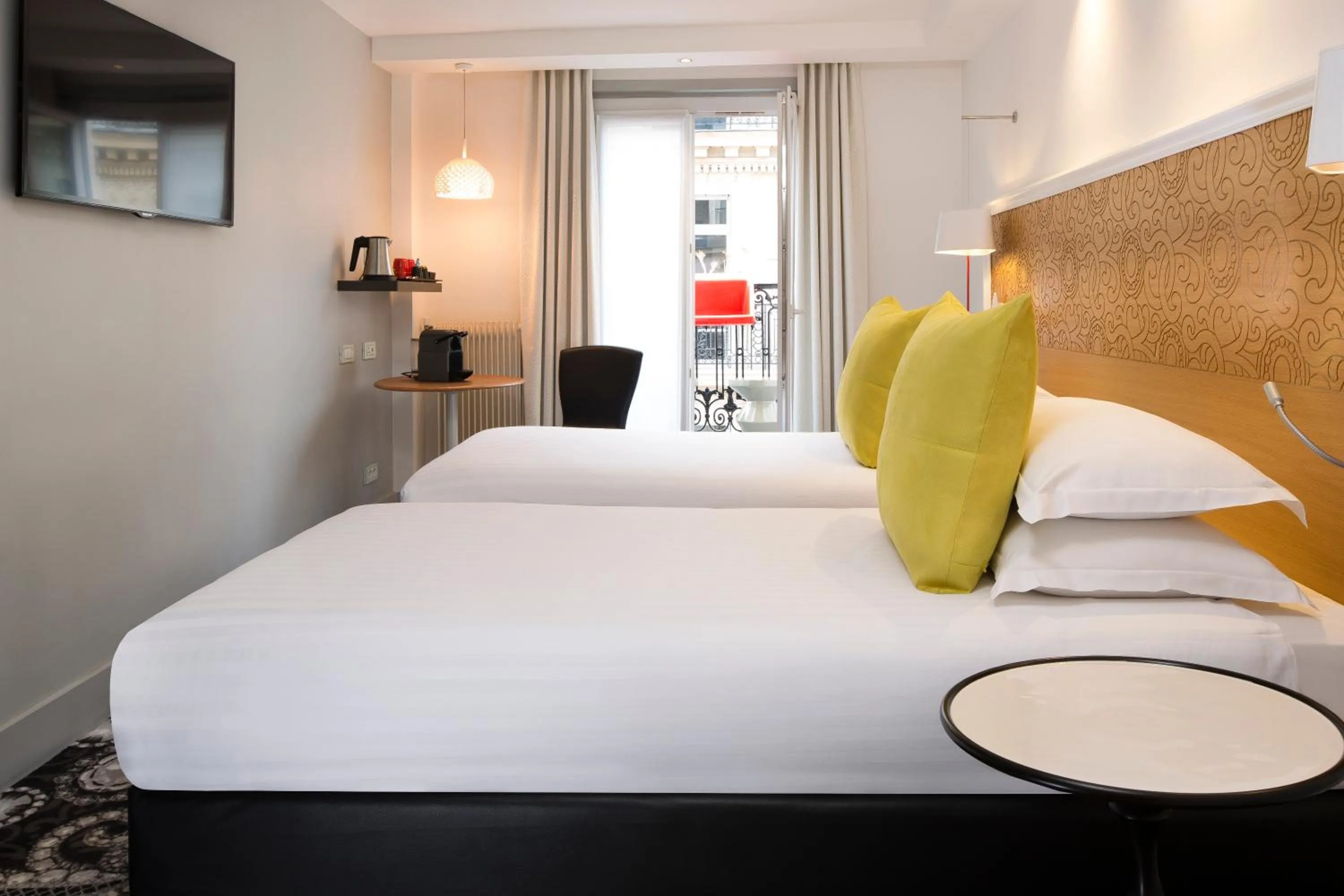 Privilege Double or Twin Room in Hotel Elysees 8
