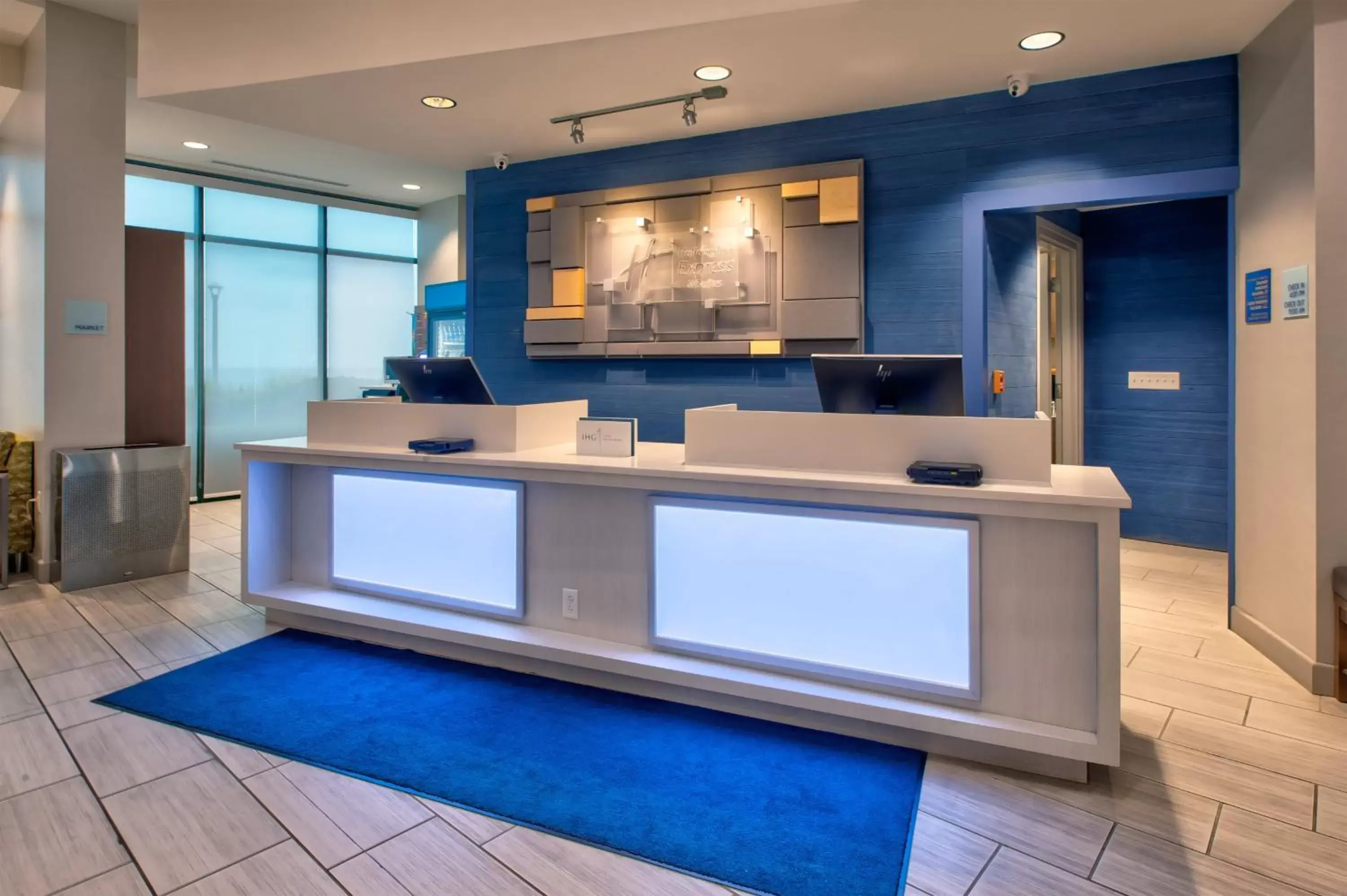 Property building, Bathroom in Holiday Inn Express Hotel & Suites Virginia Beach Oceanfront, an IHG Hotel