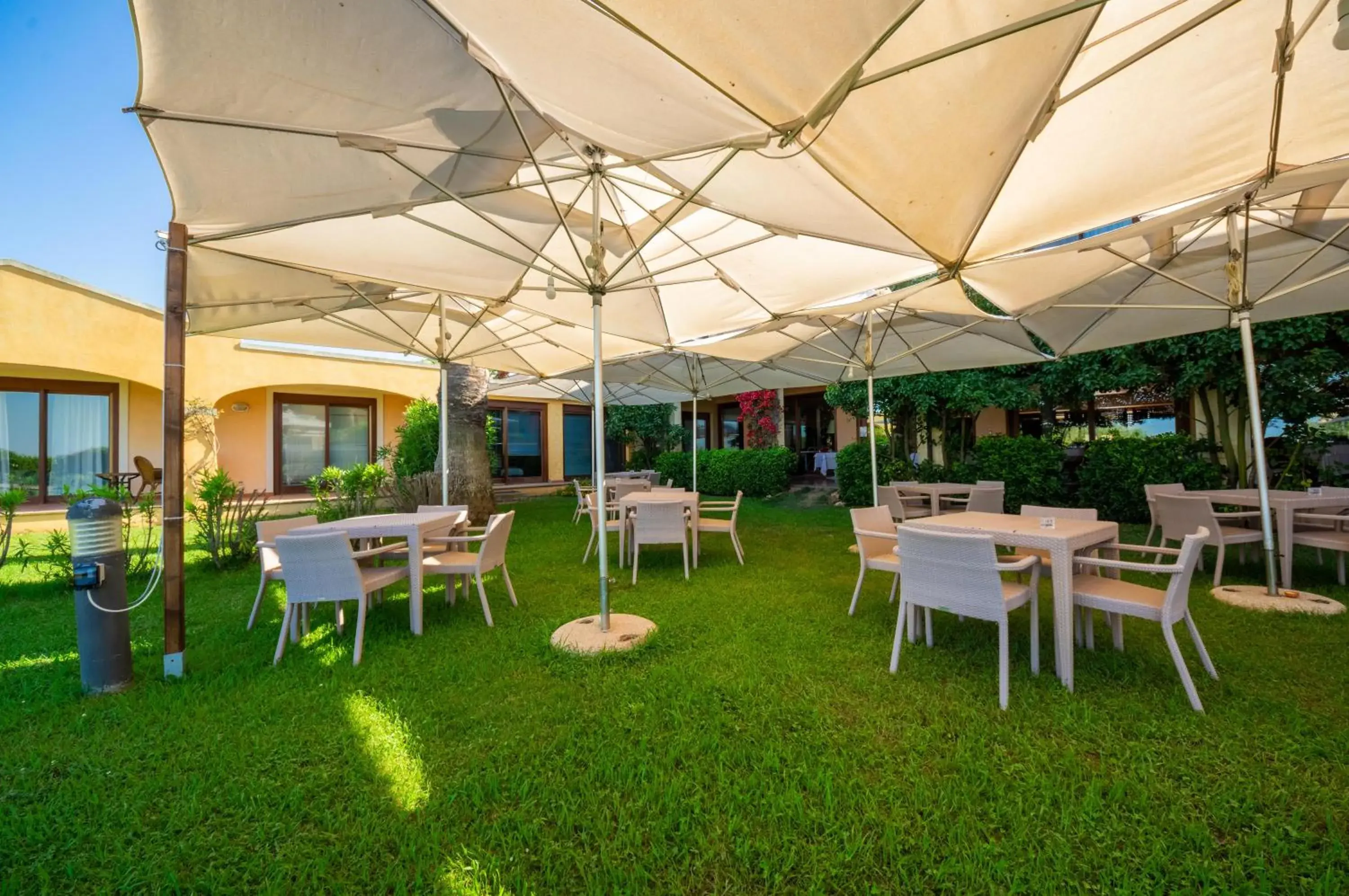 Restaurant/places to eat in Hotel Santa Gilla