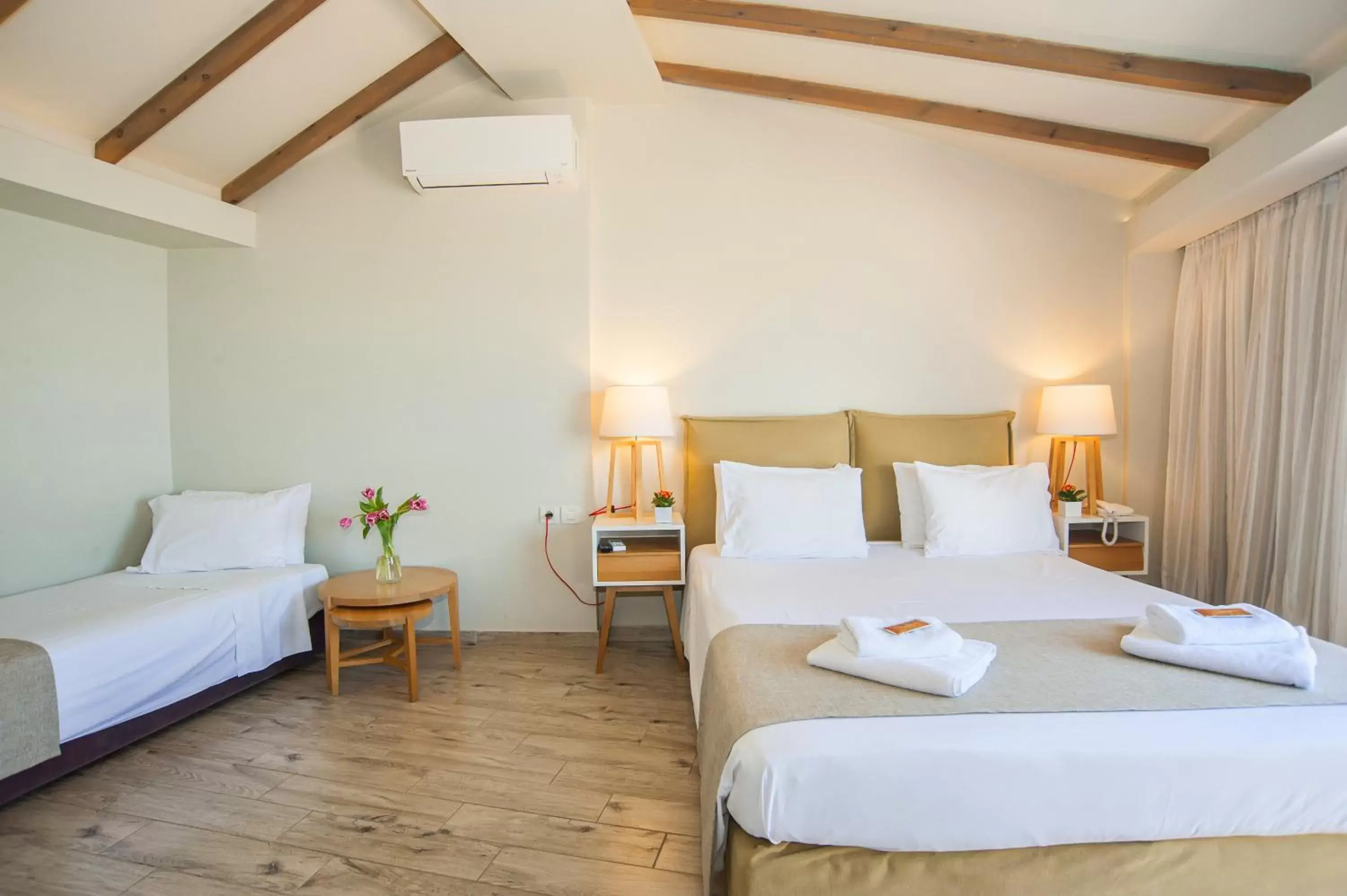 Bedroom, Bed in Fedriades Delphi Hotel